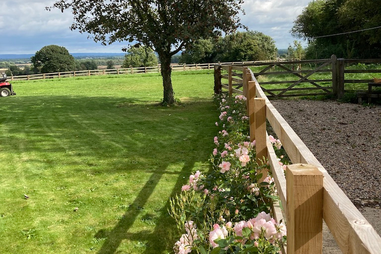 Luxury 3 bedroom house hot tub & epic view! Houses for Rent in