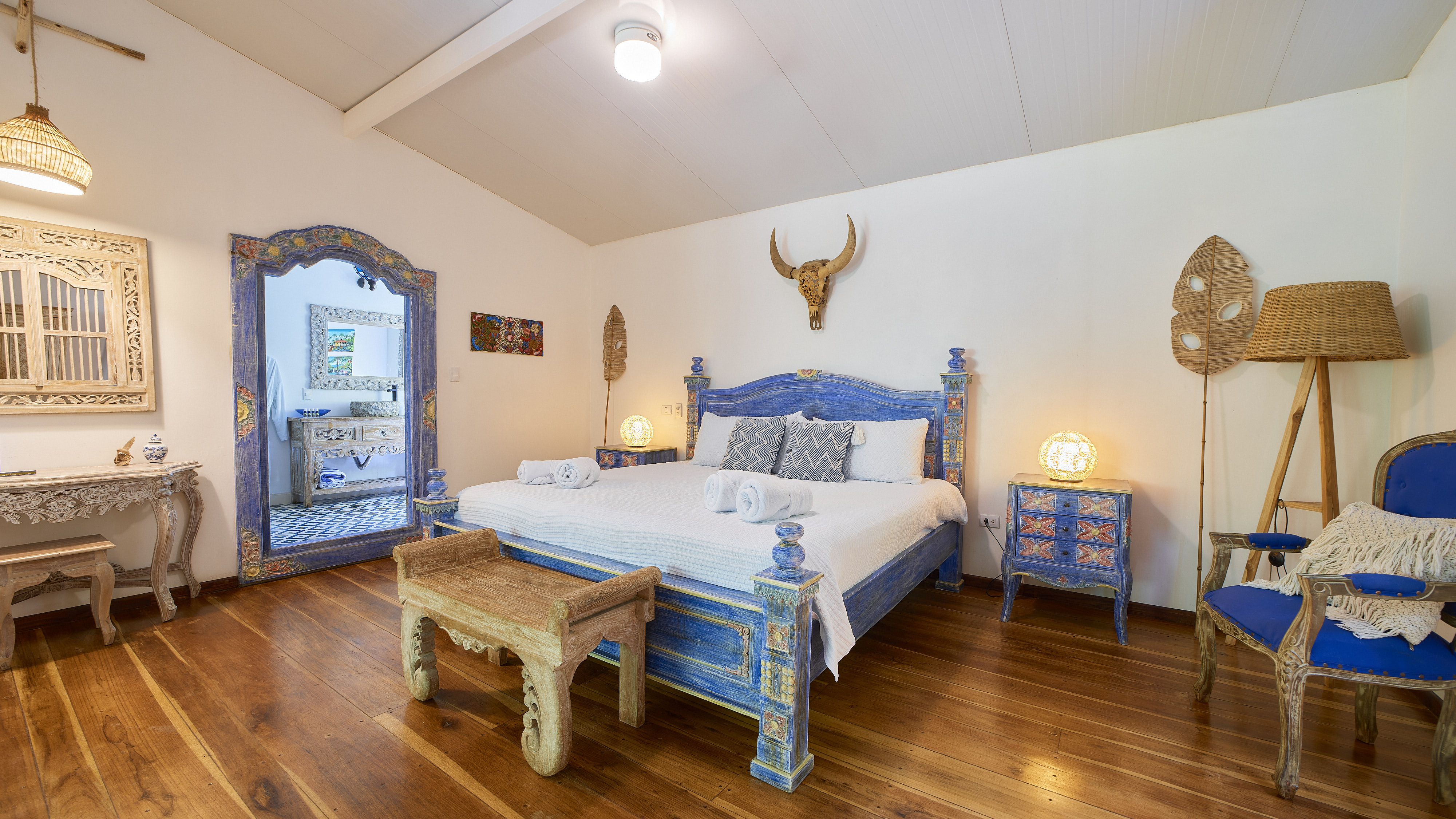 Pura Bali- blue house (100 meters from the beach)