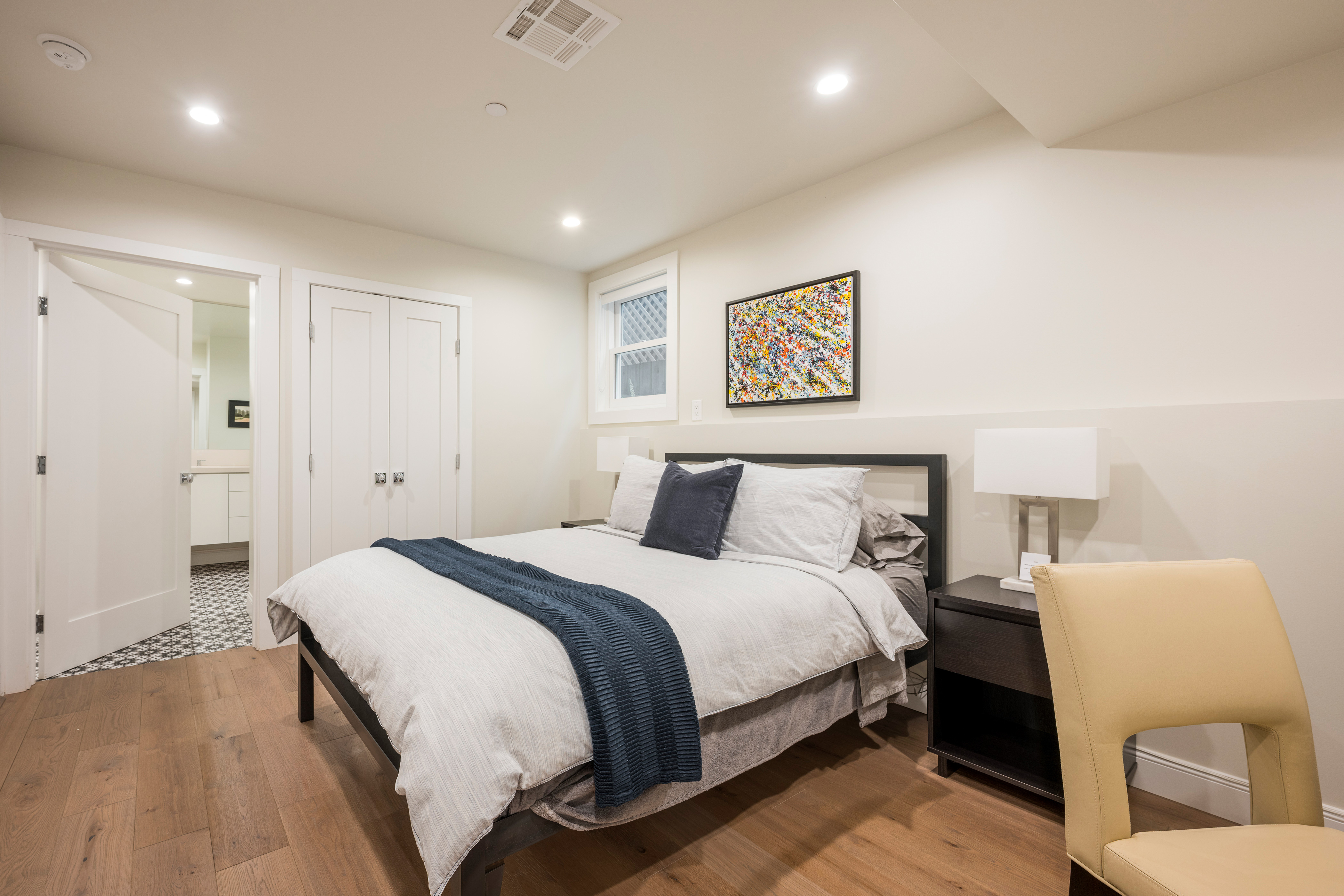 Modern Private Bedroom & Bath - Separate entrance