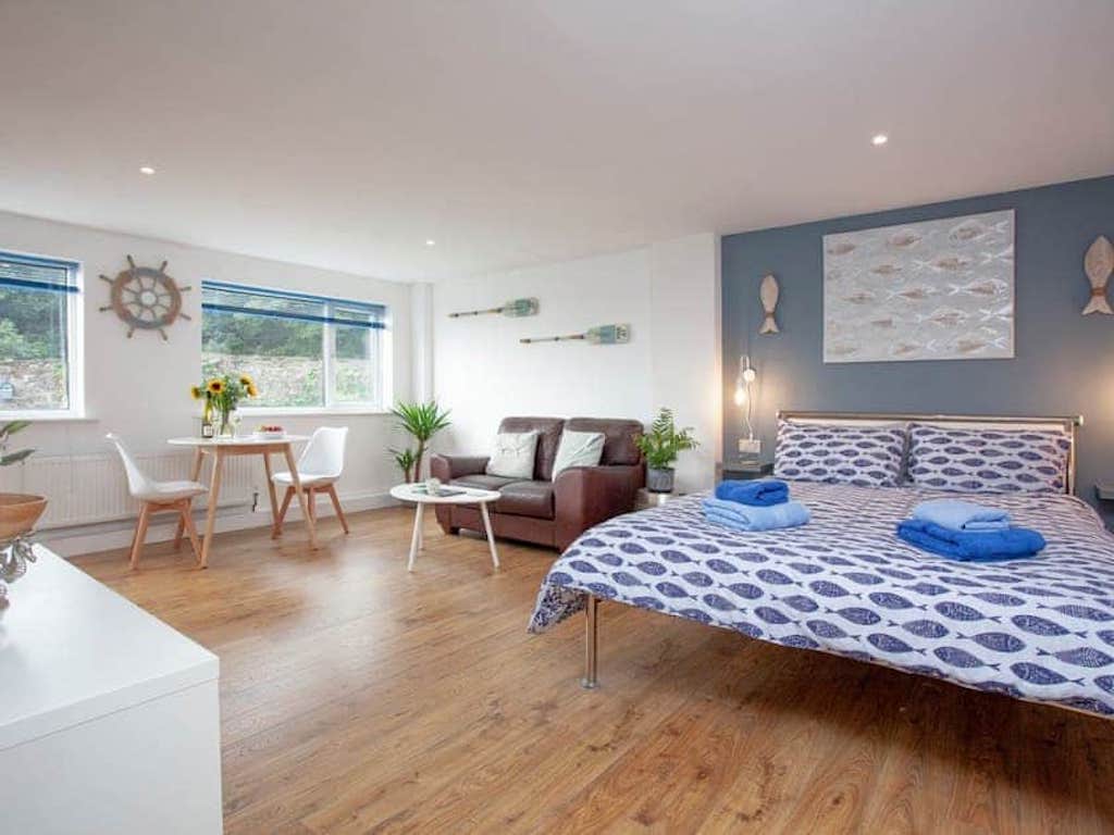 beau blue - self contained studio annexe, sleeps 2