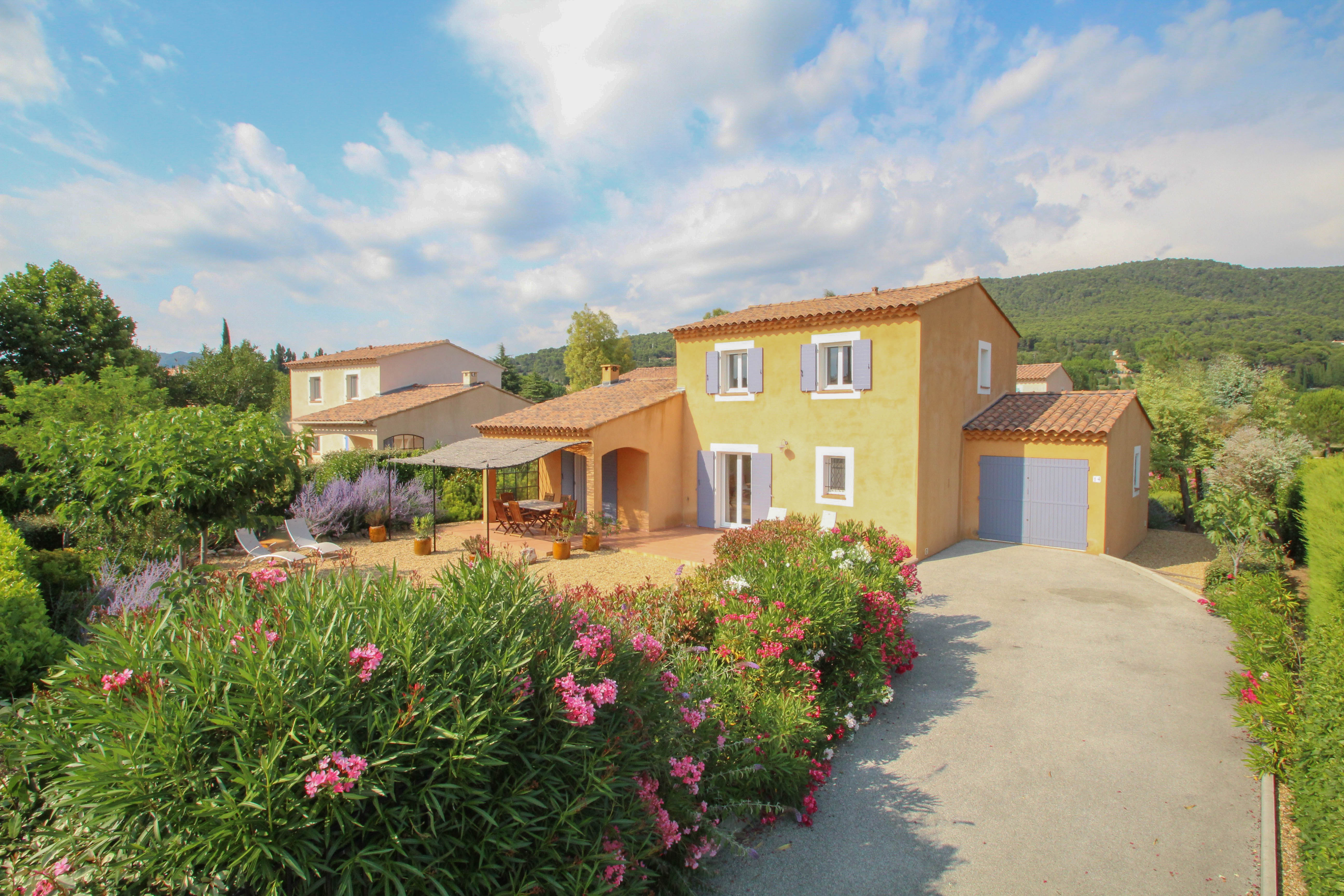 Detached beautiful holiday home in Provence France