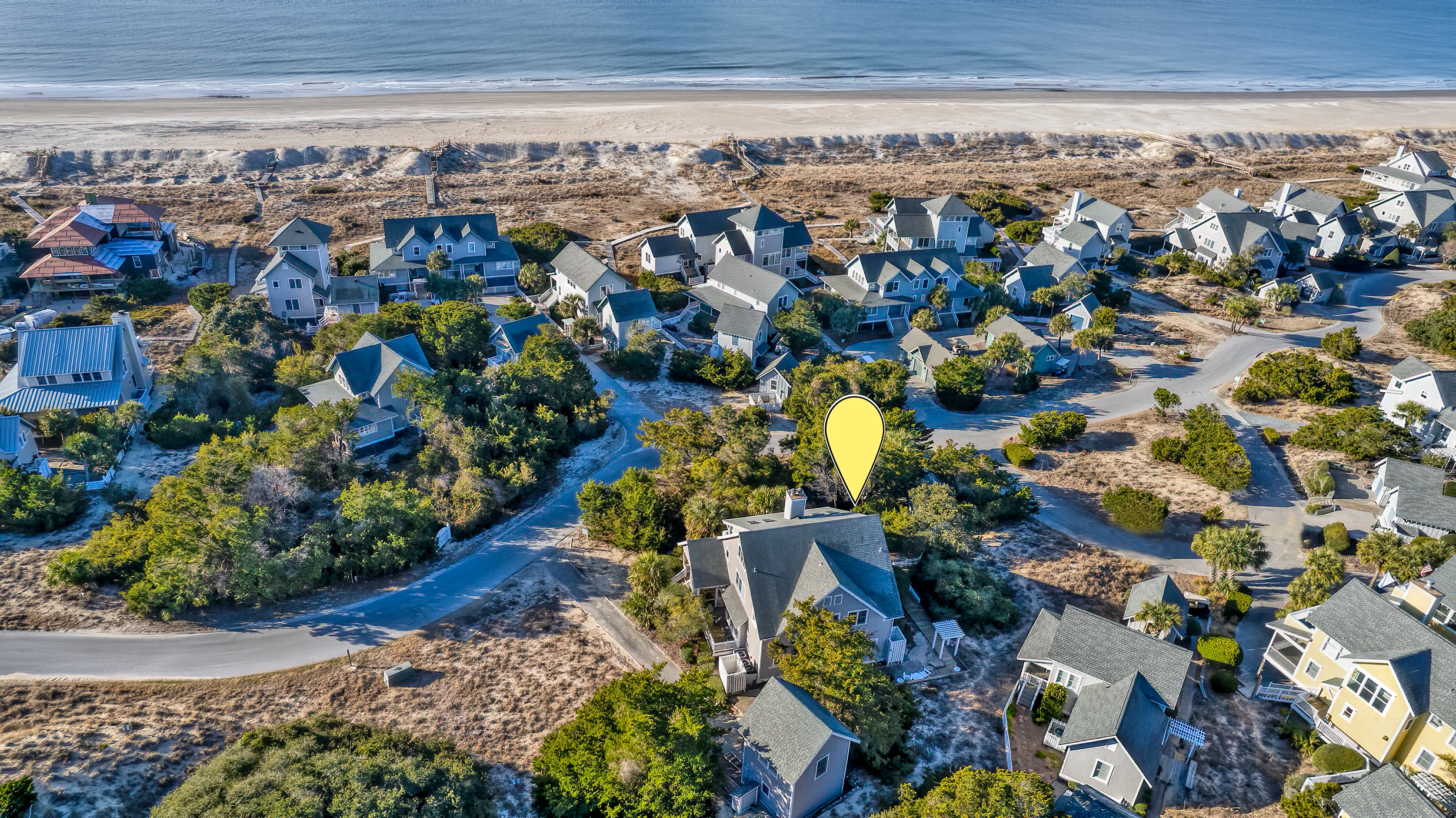 Ideal location! Charming 3 BD 2.5 BA next to beach