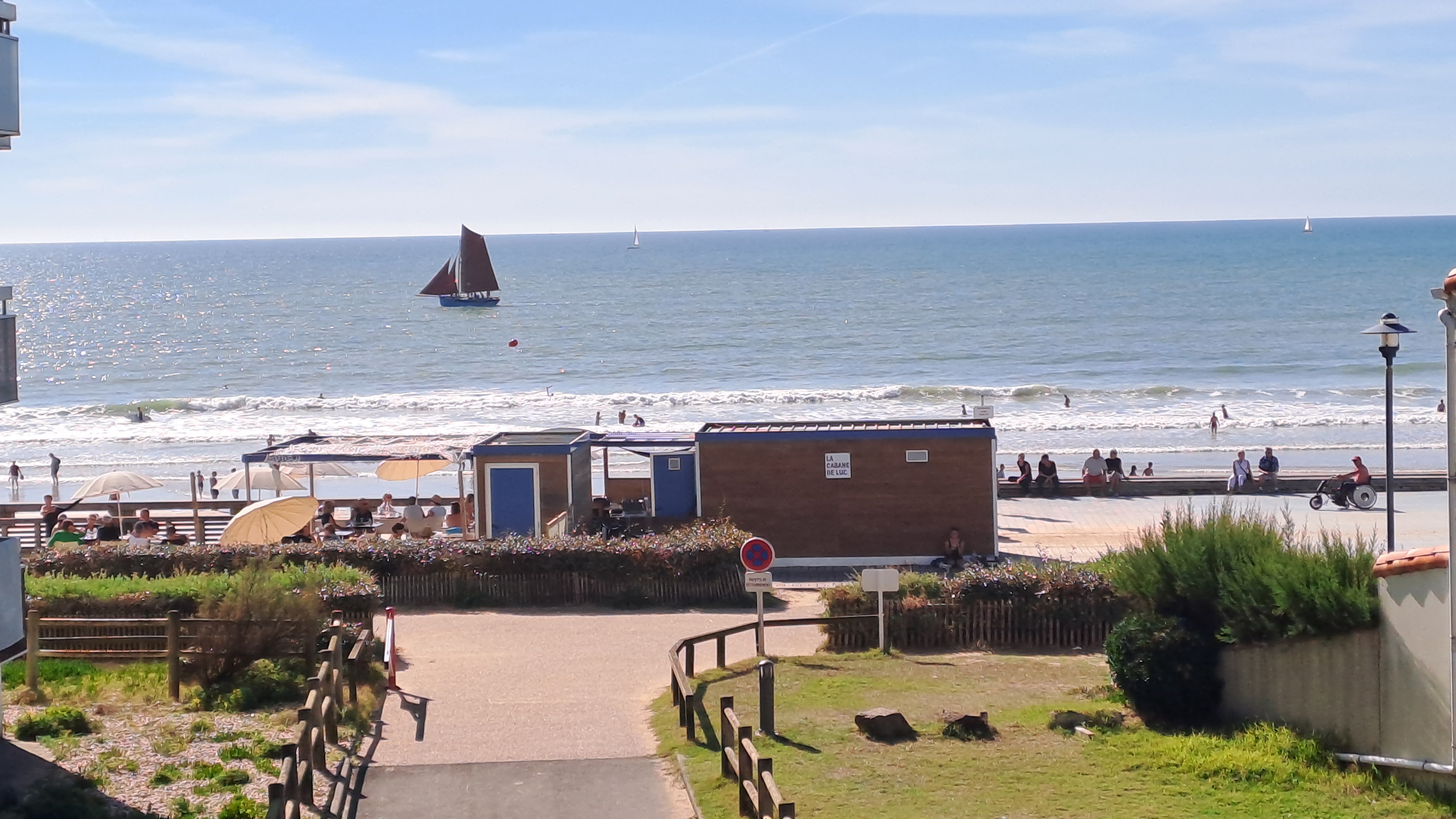 APARTMENT 4 PERS T2 37 M² DIRECT ACCESS AND SEA VIEW