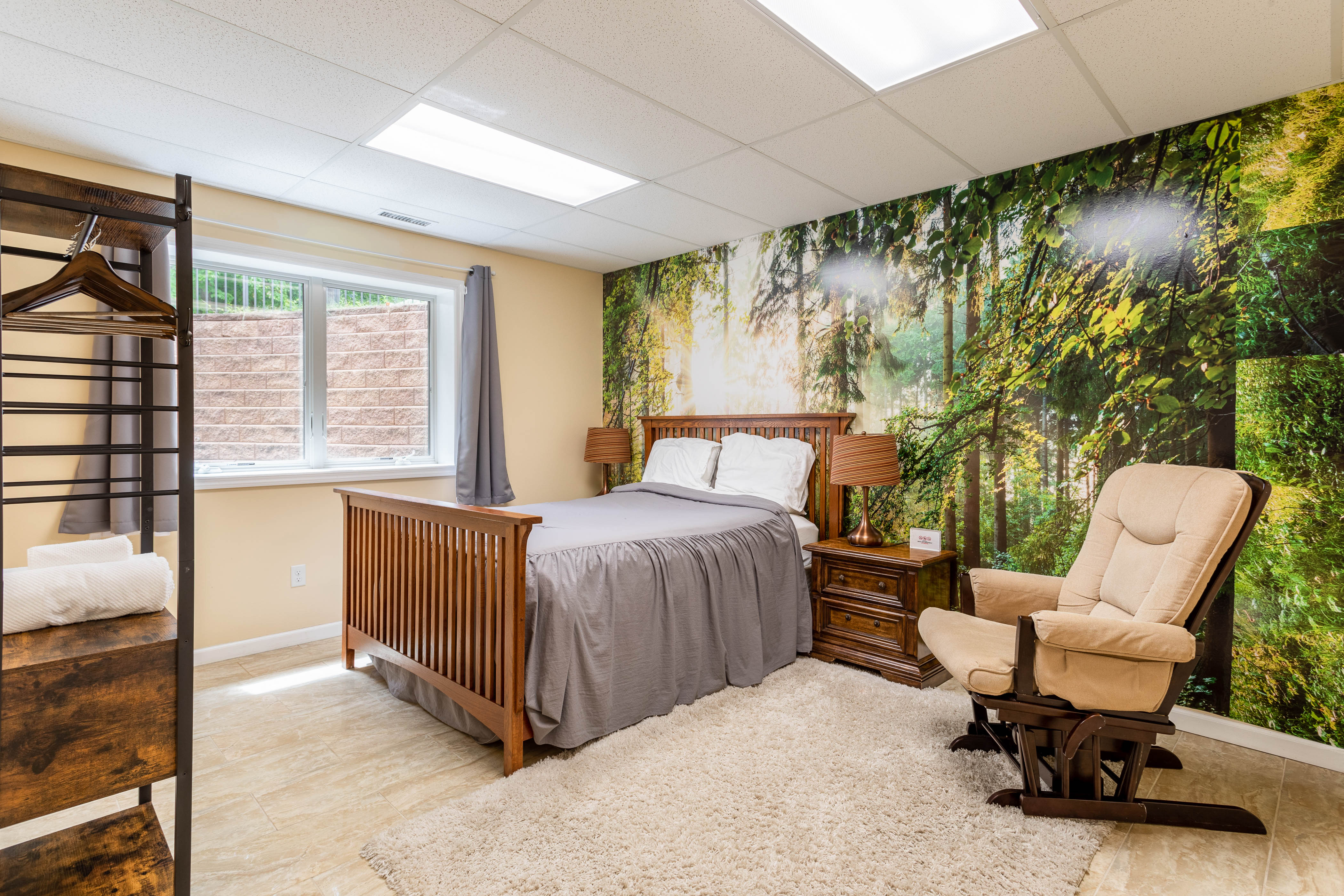Gorgeous 1br in nature setting, 5 min to NYC train