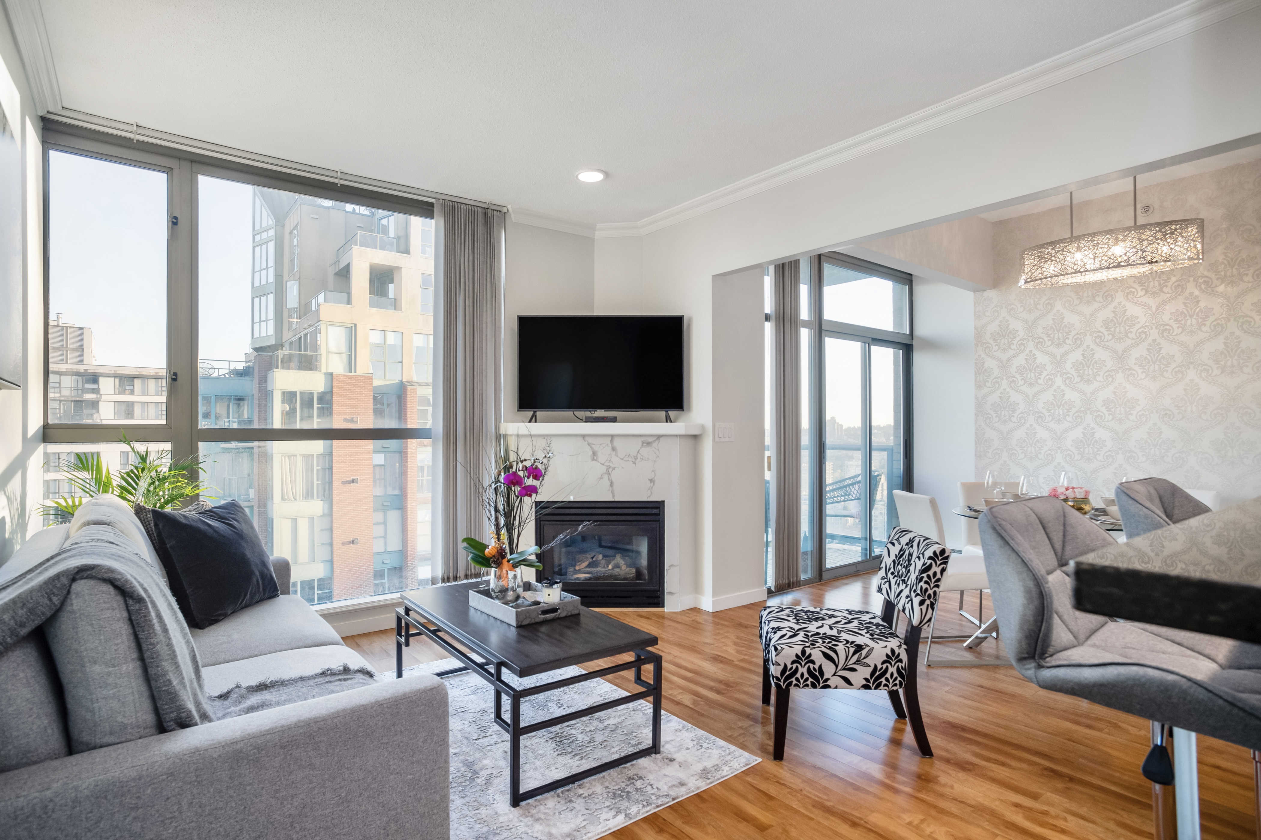 Exquisite Home In The Heart Of Yaletown W/ Parking