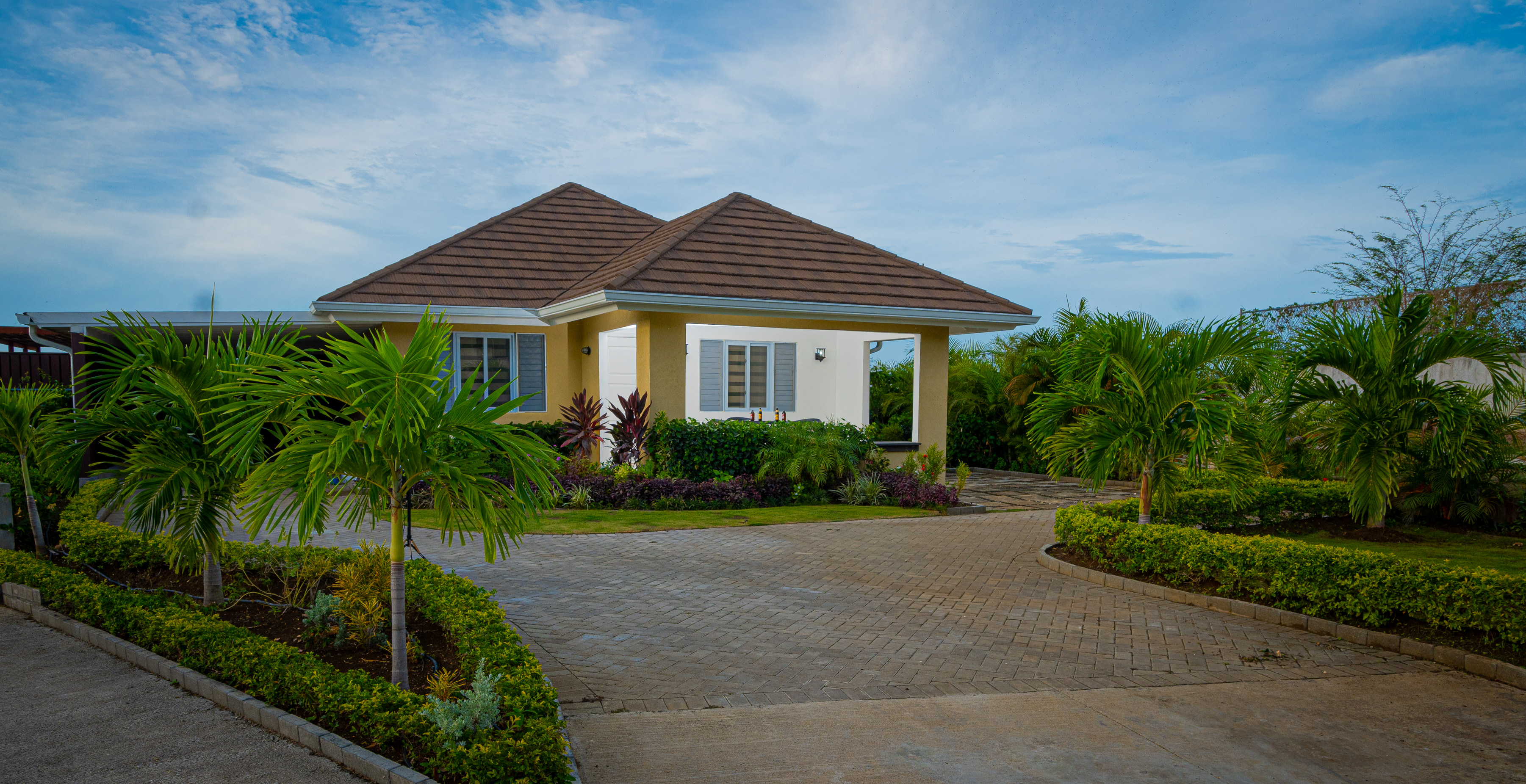 Escape Villa at Richmond, Priory 3B/R Private Pool Houses for Rent in