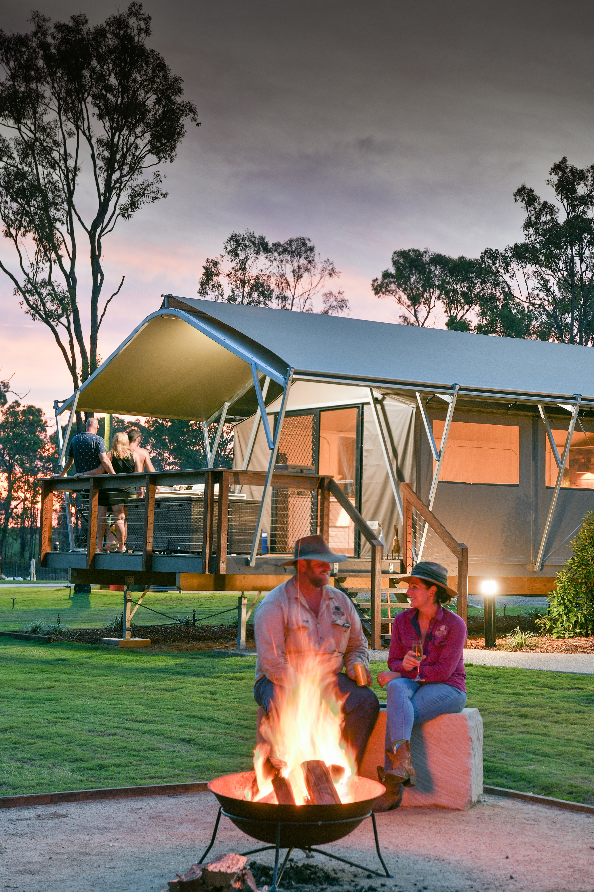 'Glamp' amongst the animals - 5 star Farm Stay