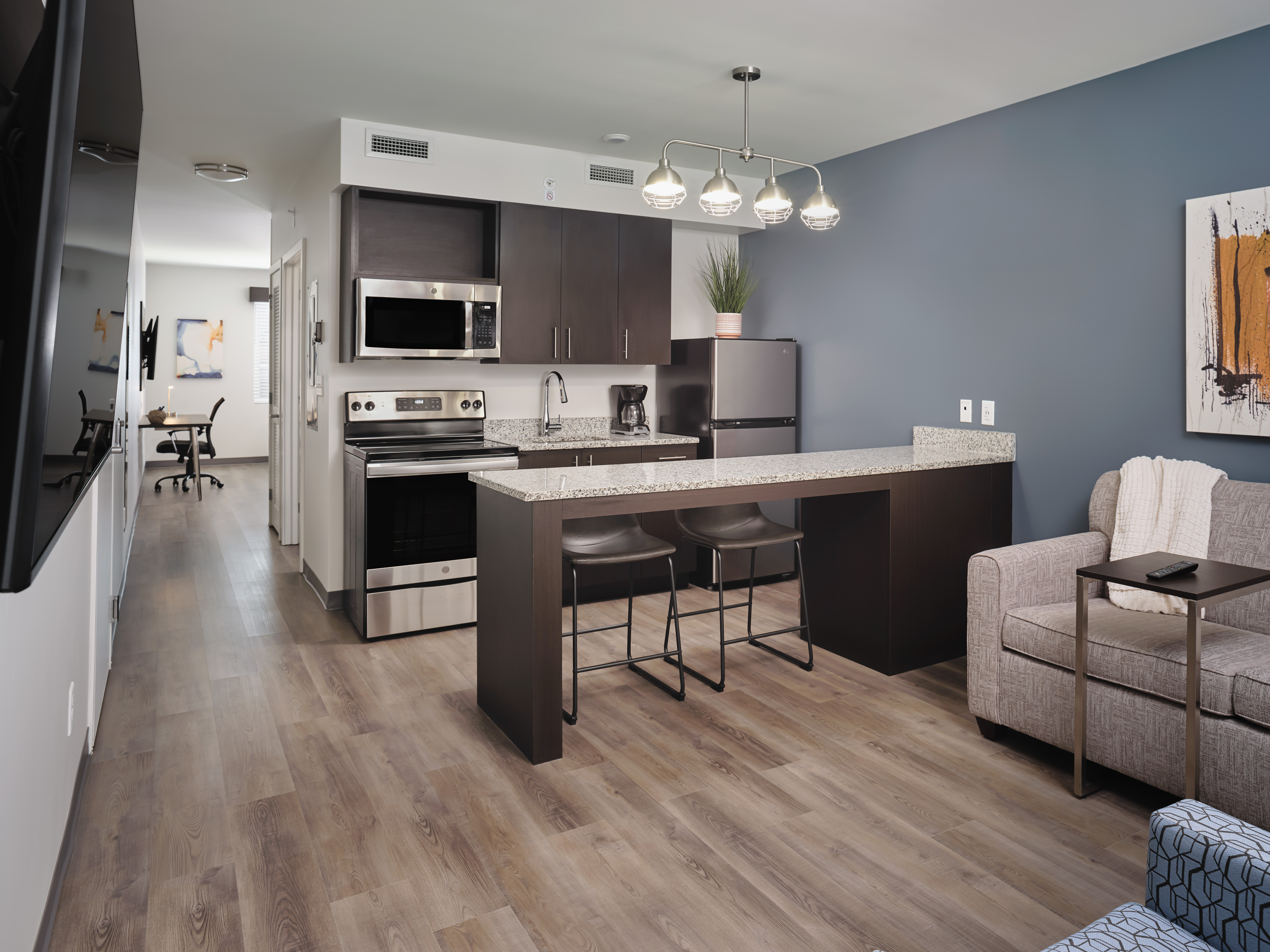 Spacious Double Queen Suite with Full-size Kitchen