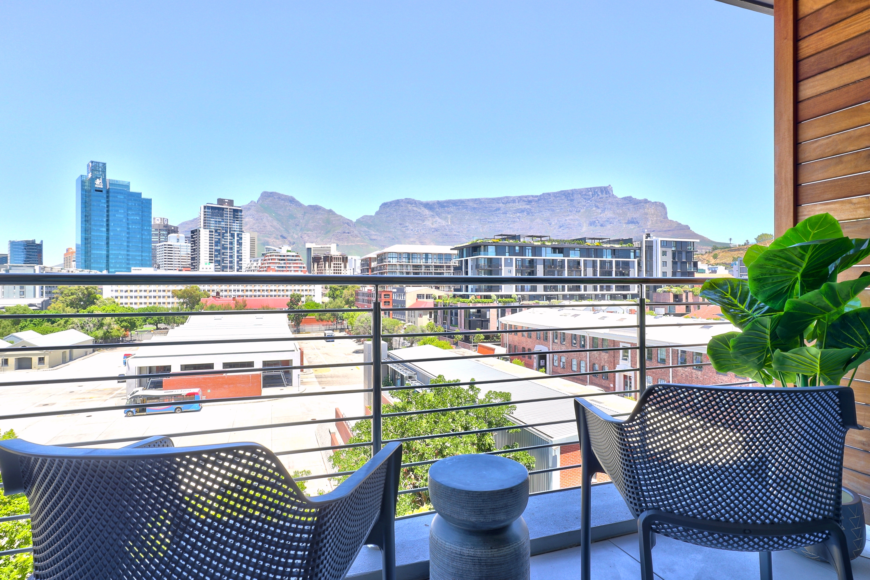 Sublime Table Mountain Views with Rooftop Pool