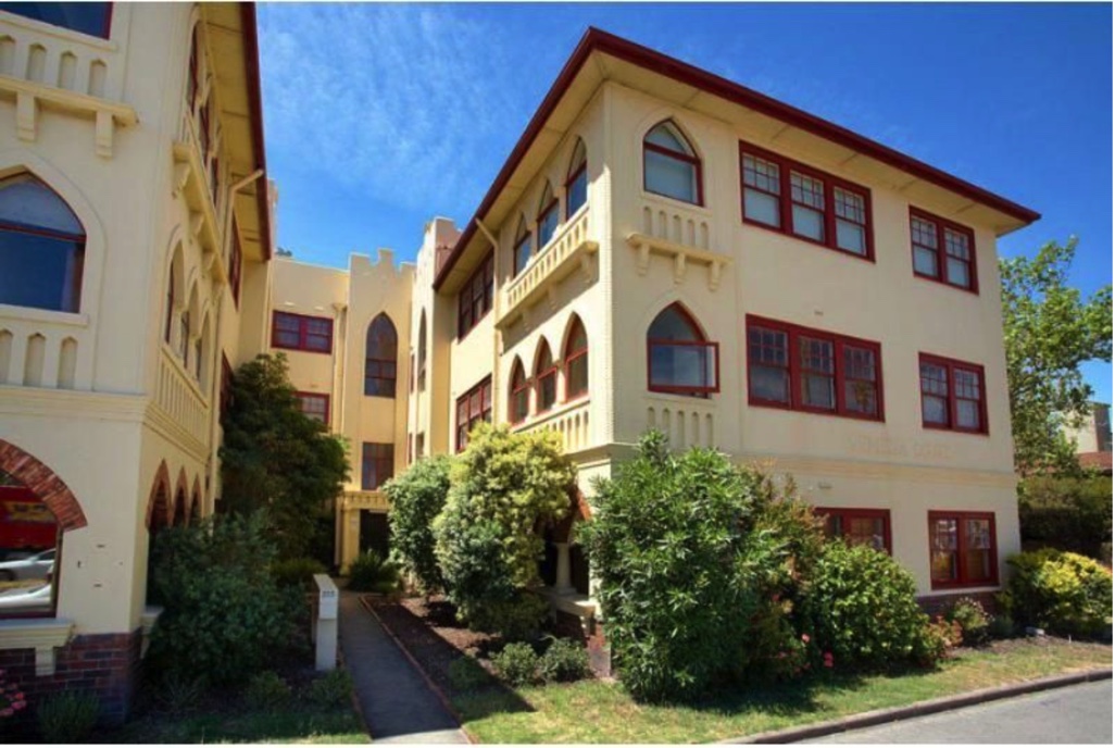 St Kilda Beachfront Art Deco Apartment Apartments for Rent in Saint