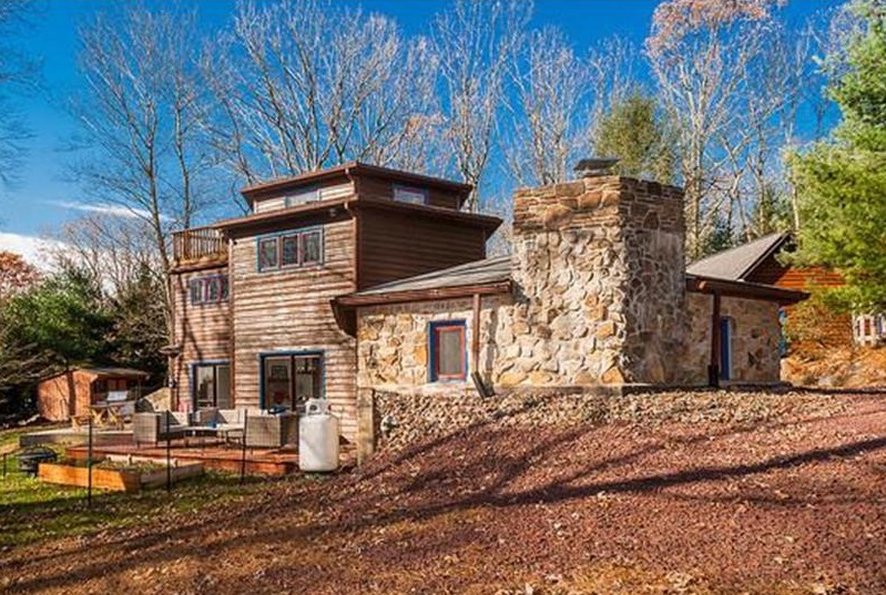 Spacious Pocono Getaway "Castle Blackberry" Houses for Rent in Jim