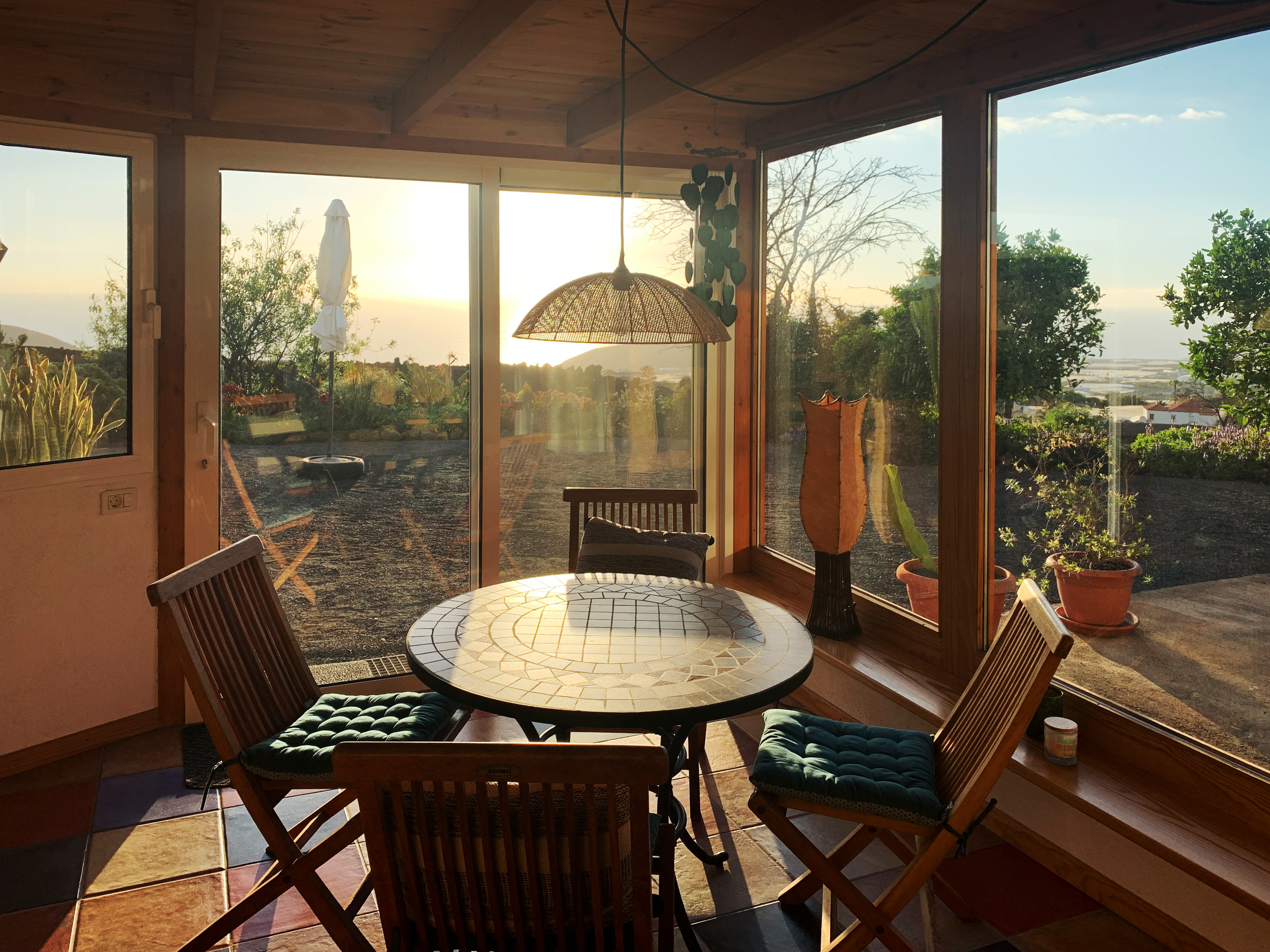 Casa Galeria - Natural stone house with artist flair