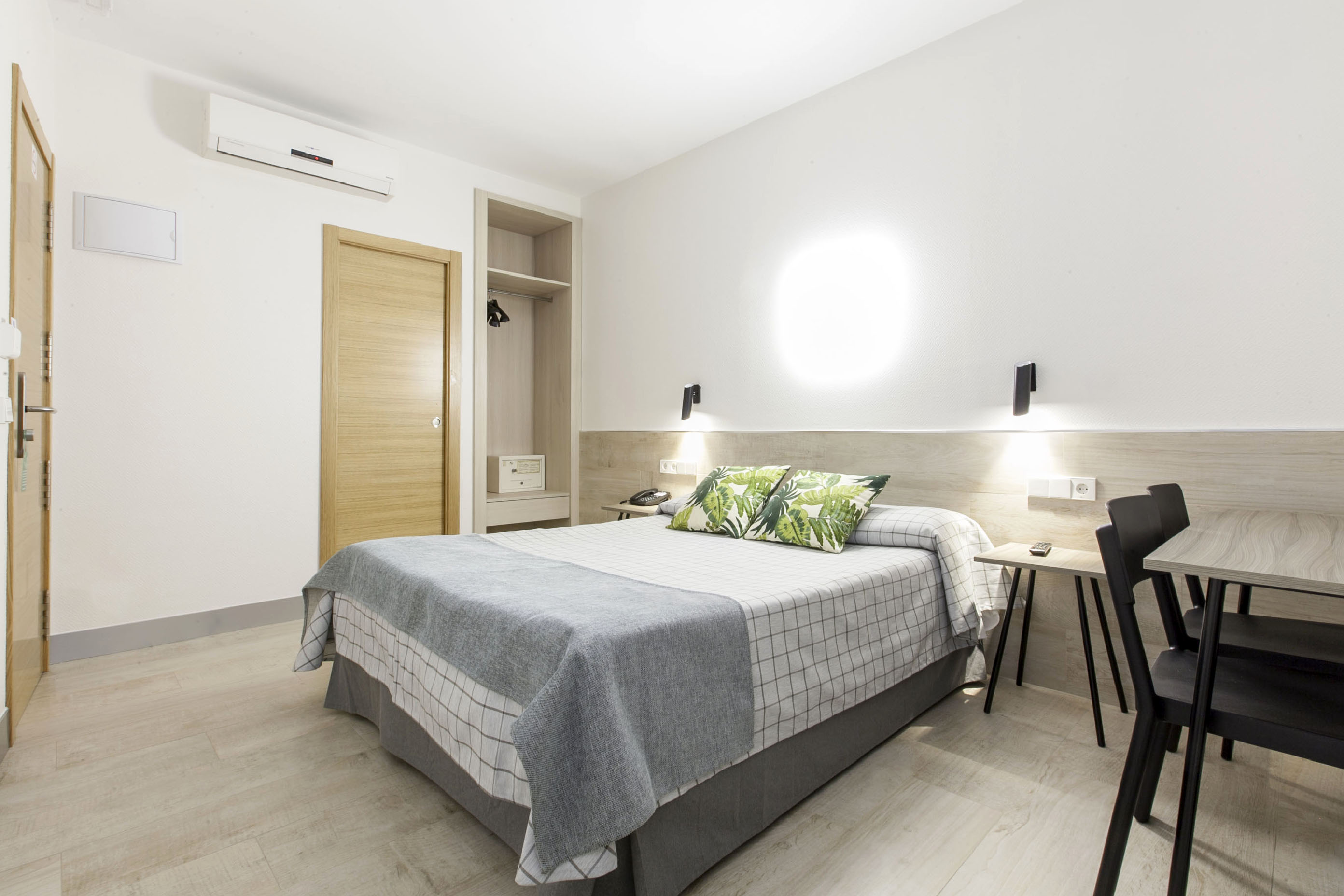 Private double room (Puerta del SOl )