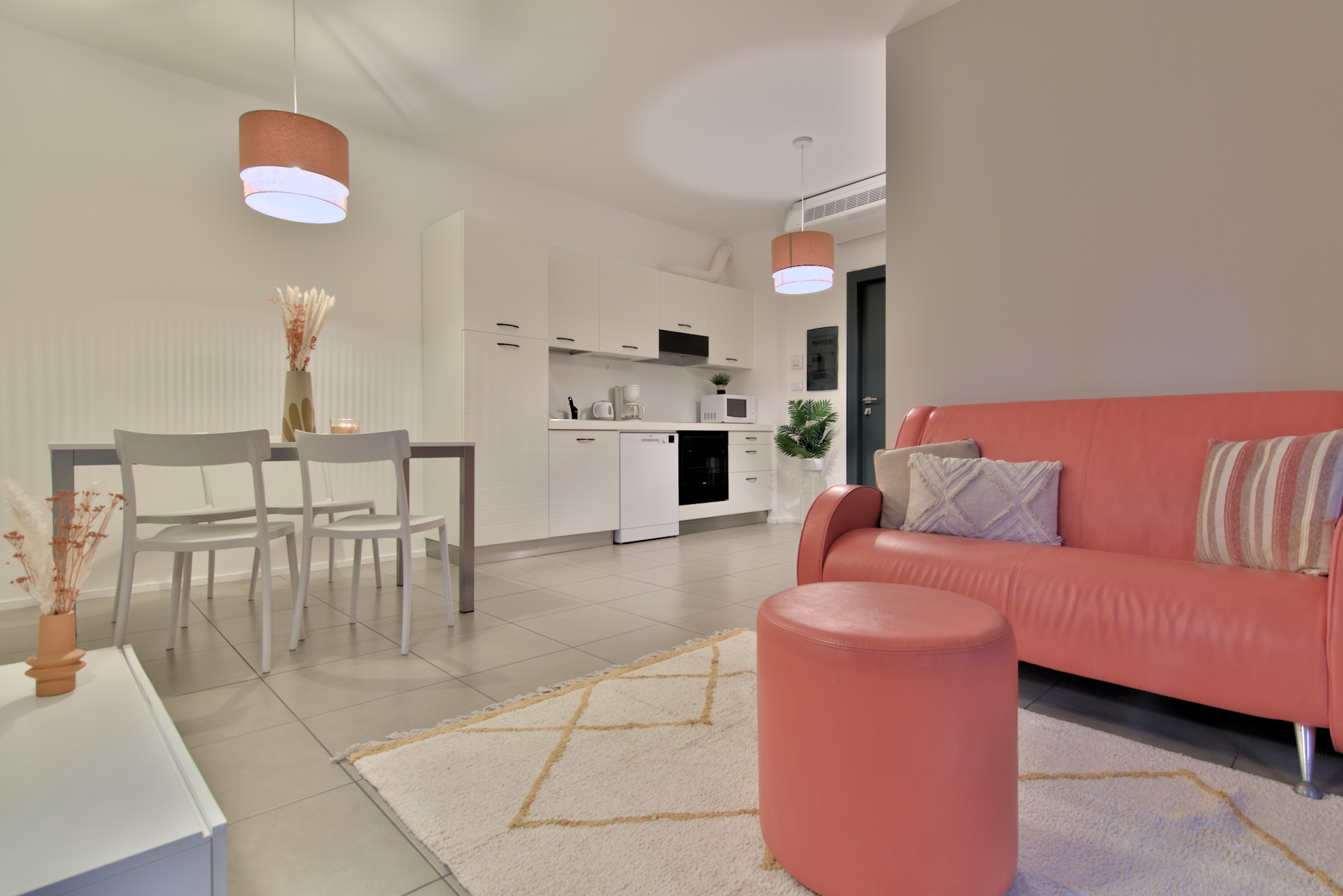E002: 1 Bedroom Apartment