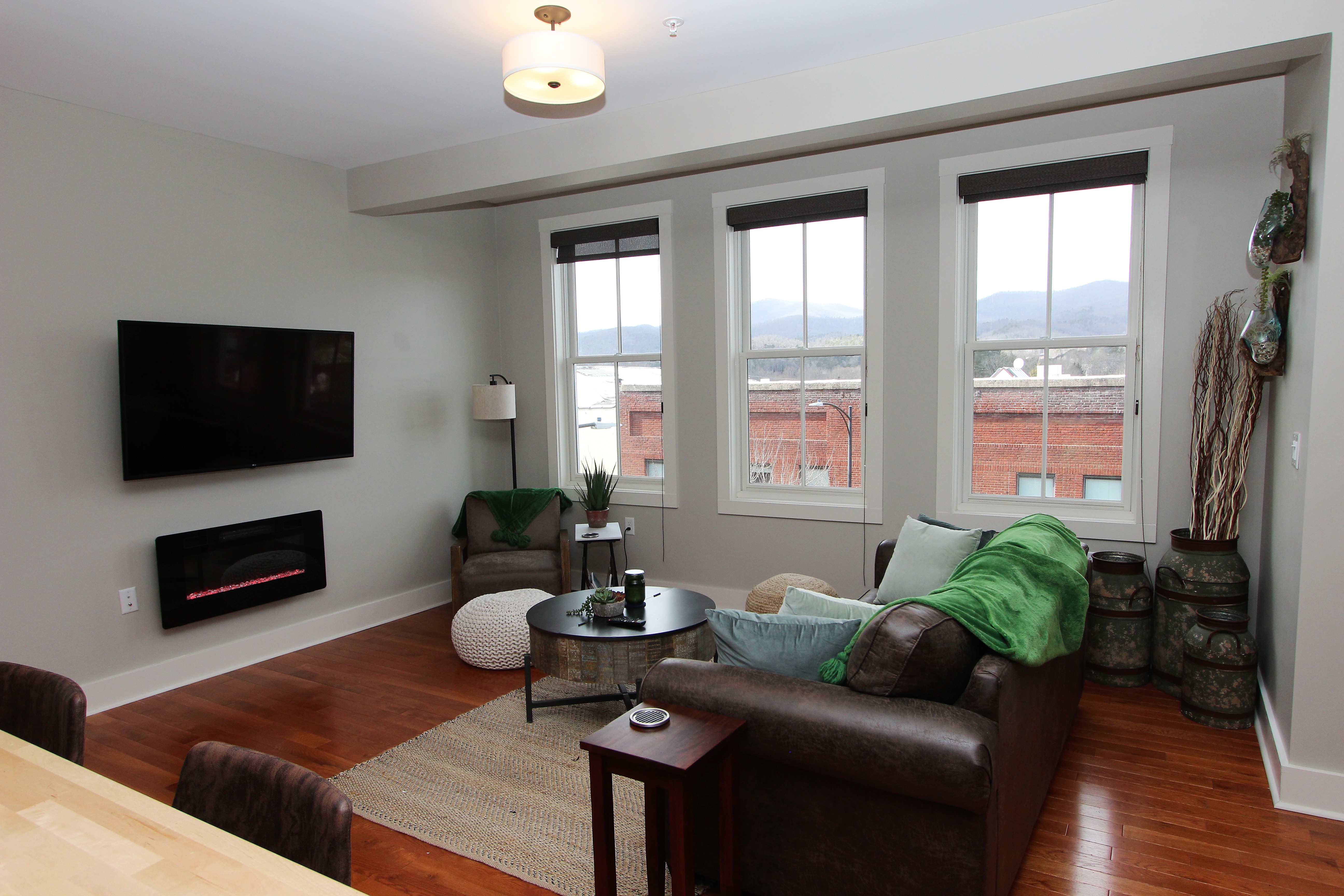 Penthouse Mountain View Condo Downtown Brevard
