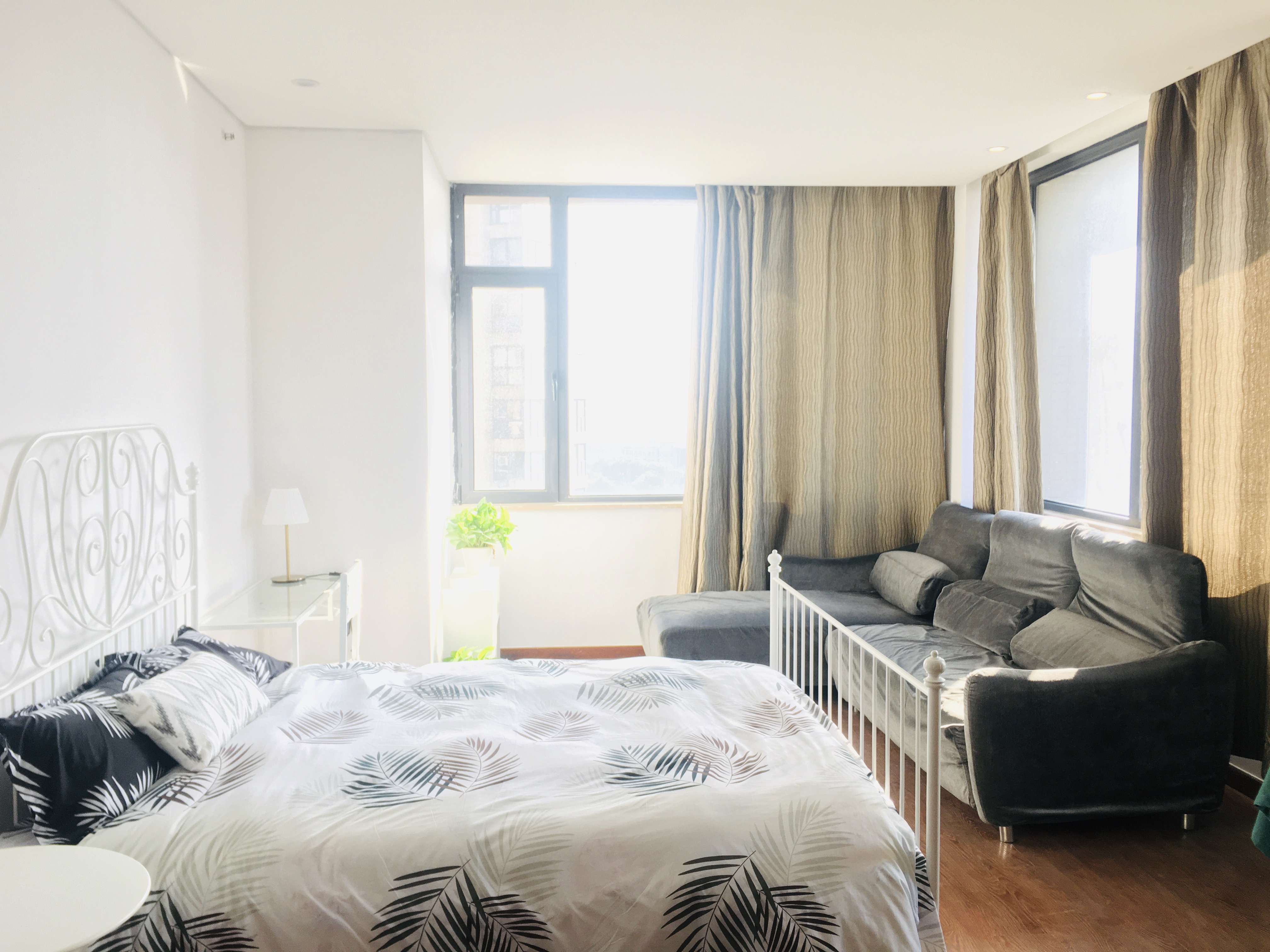 Airbnb爱彼迎 绿野仙踪 自动巨幕影院 180度景观大窗高层豪景公寓 阳光满屋 李惠利医院江南一品会展中心