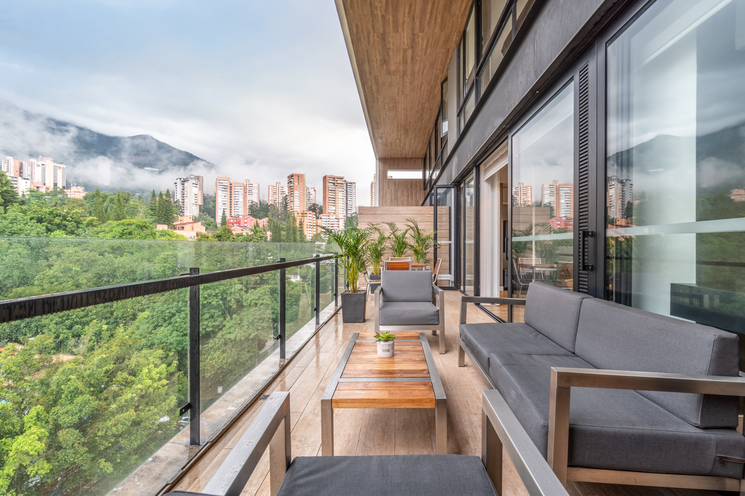 Energy Living New Luxury Apt, 2BD, Huge Balcony - Apartments for Rent