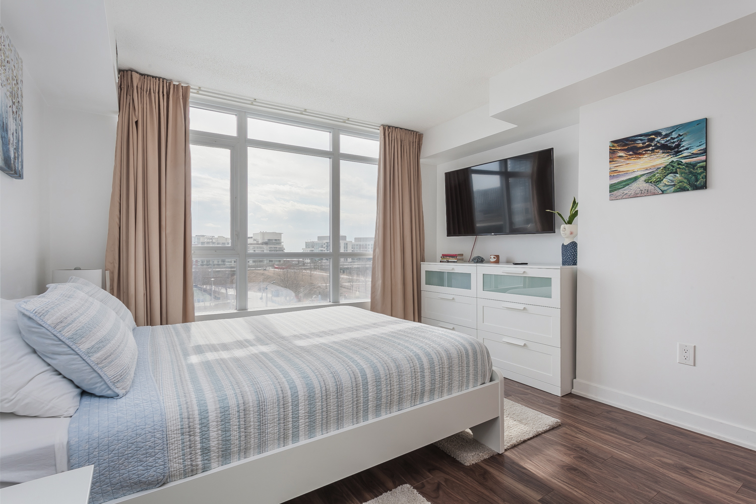 Lovely Room nearby CN Tower and Harbourfront