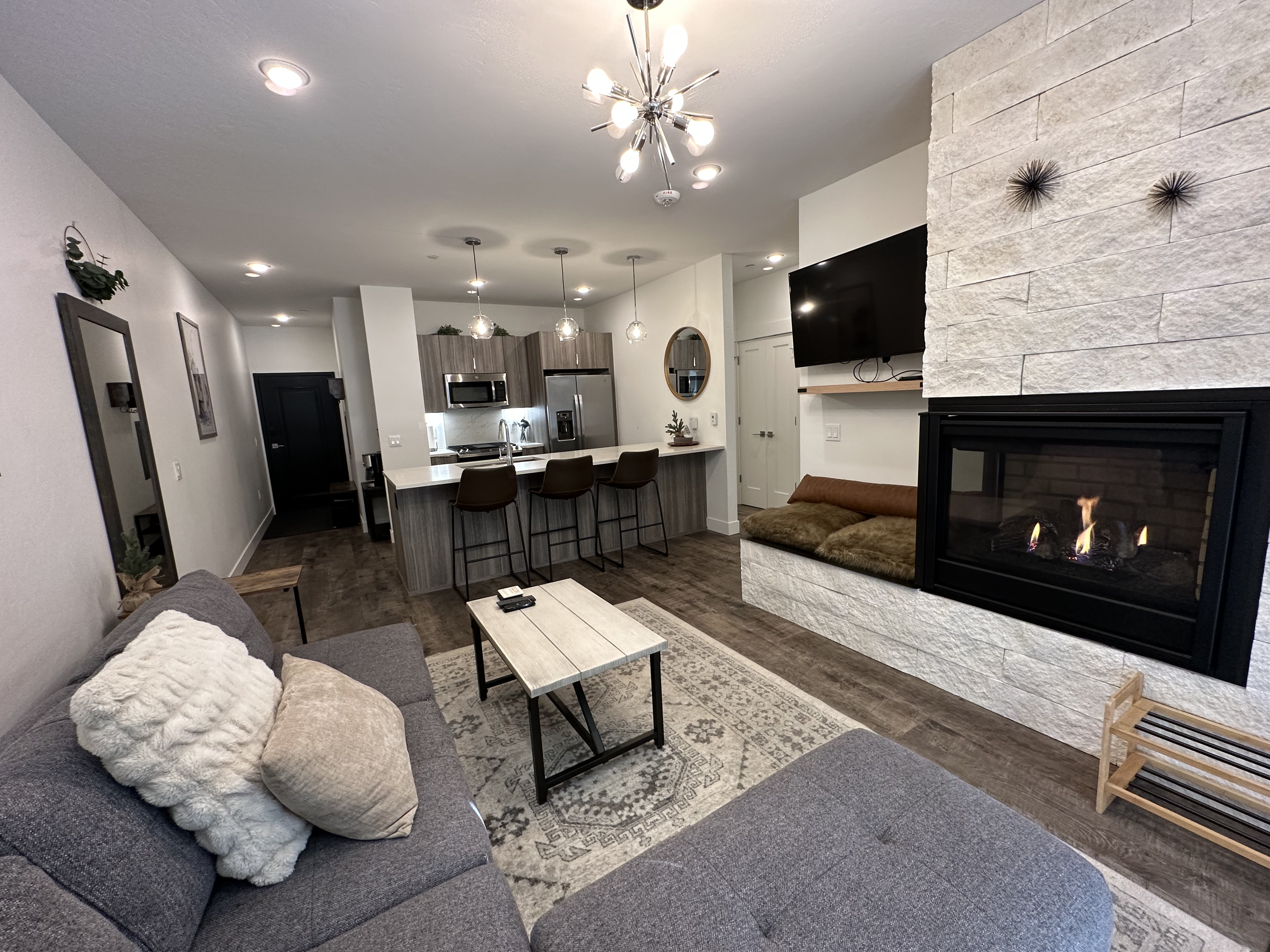New ground-floor modern condo- covered parking