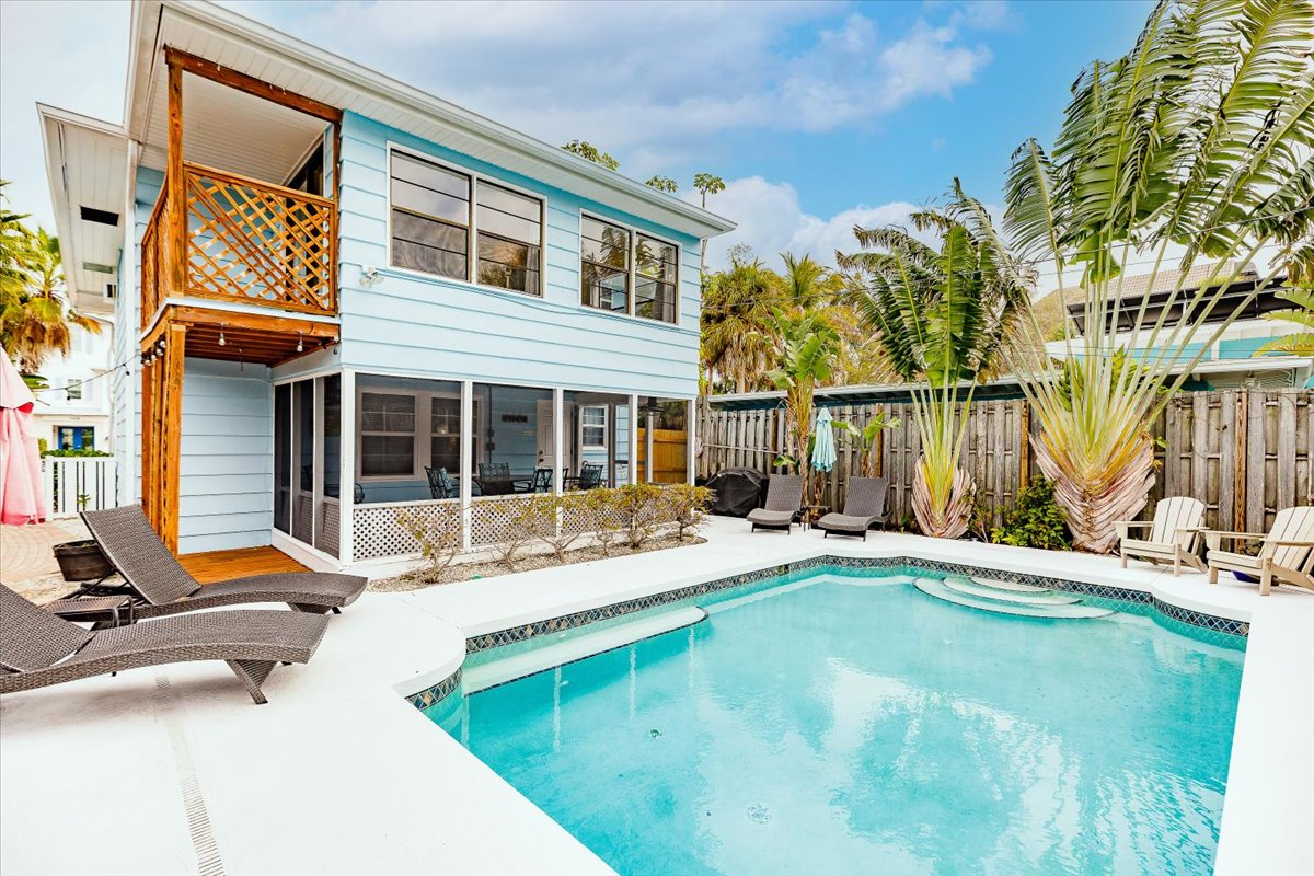 The Mermaid: Heated Pool, 4 Houses to Beach