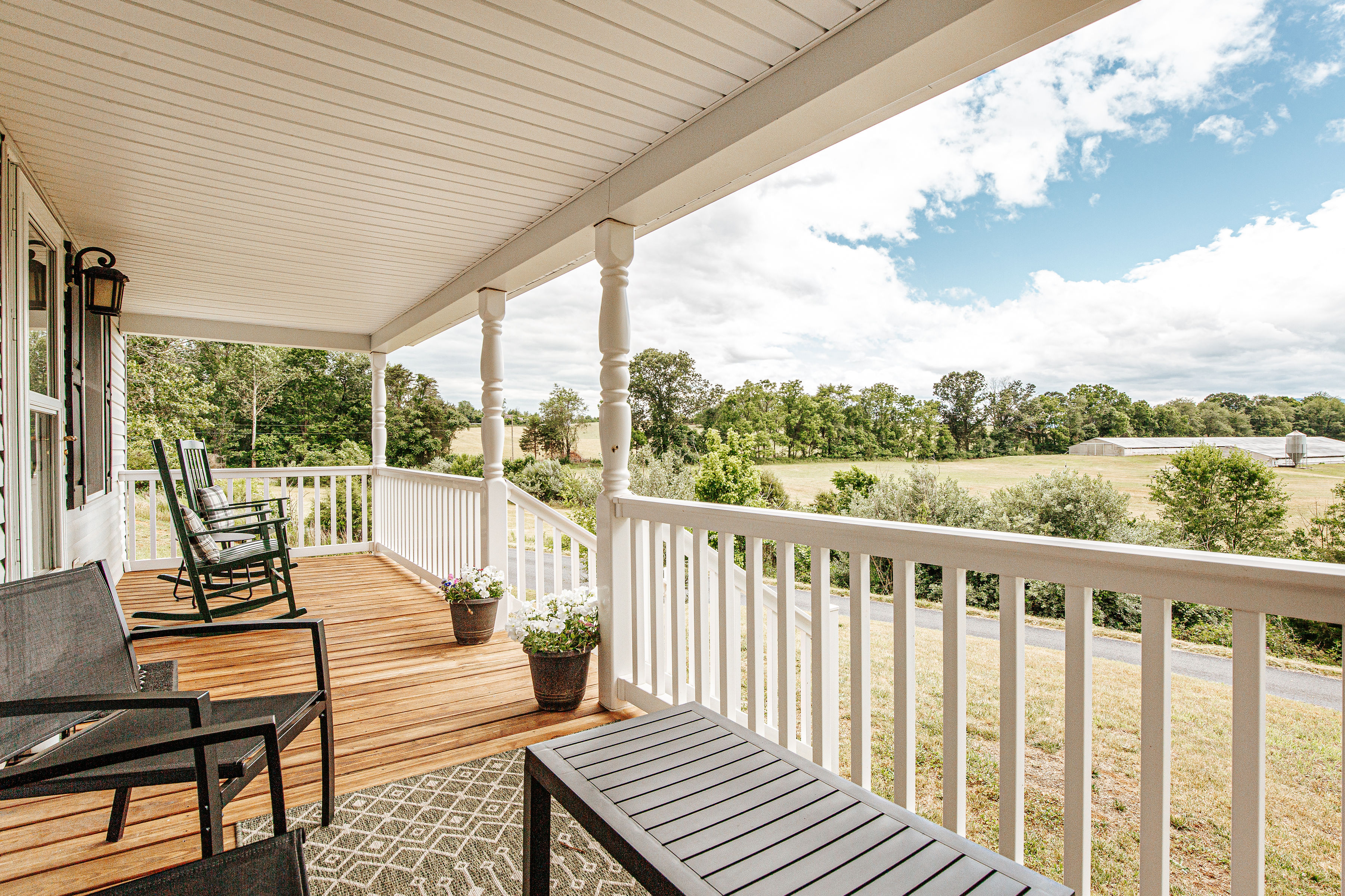 Mountain view farmhouse by SNP for families & dogs