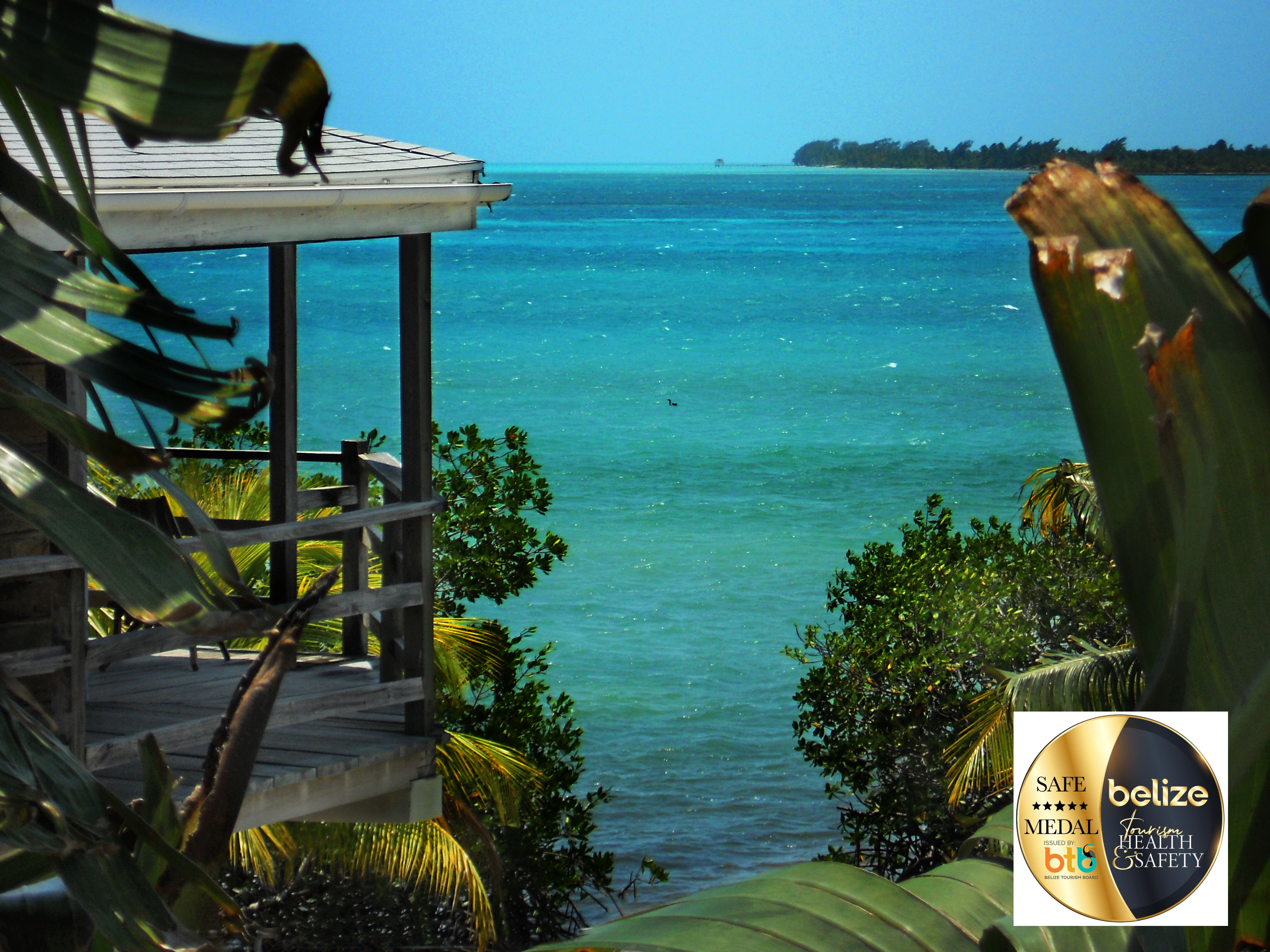 Oceanfront Villa, Infinity Pool, dock, A/C & TV in Belize Islands, Belize