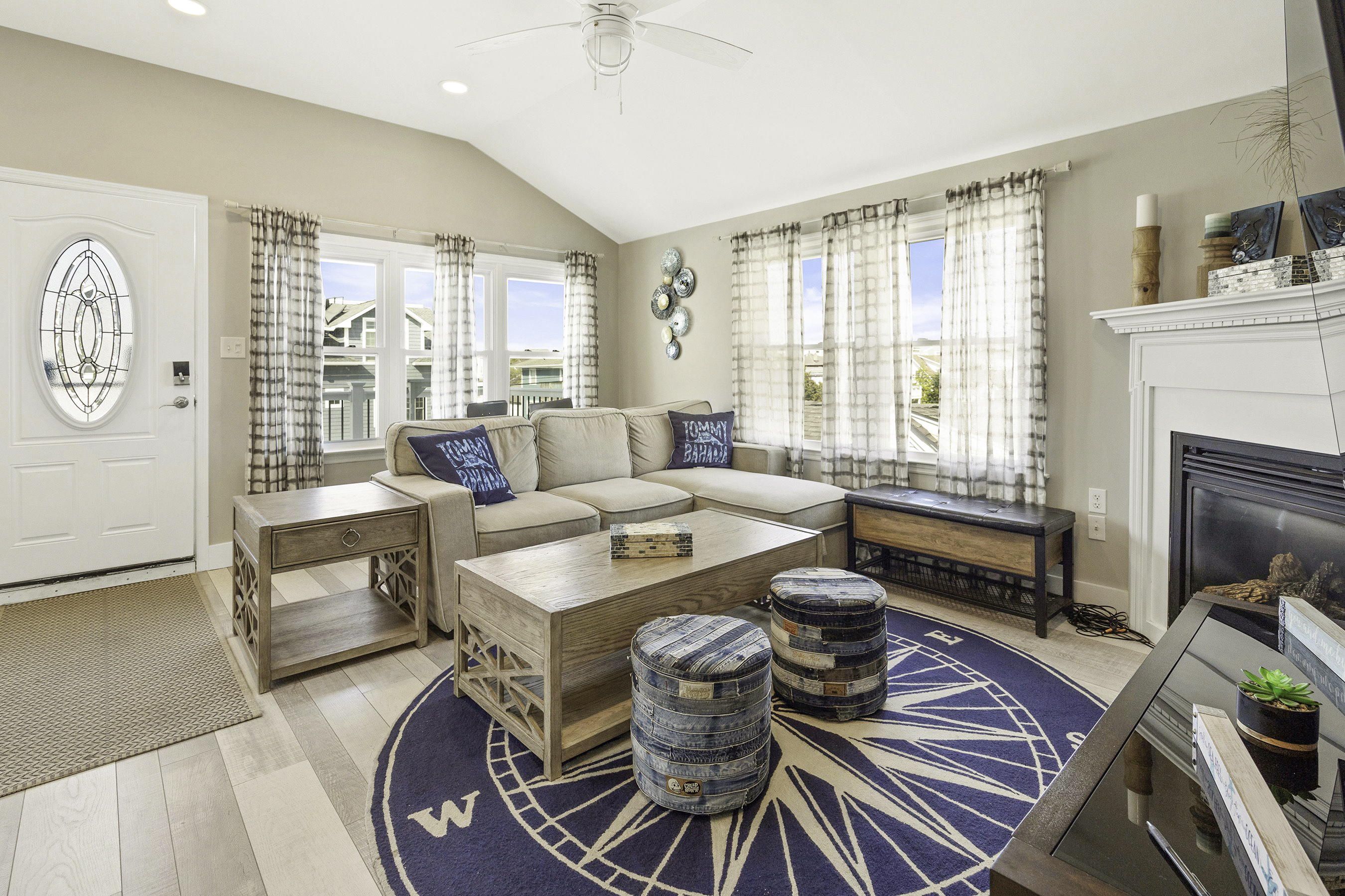 RENOVATED Top Floor, Ocean Block 3BR, 1BA Condo!