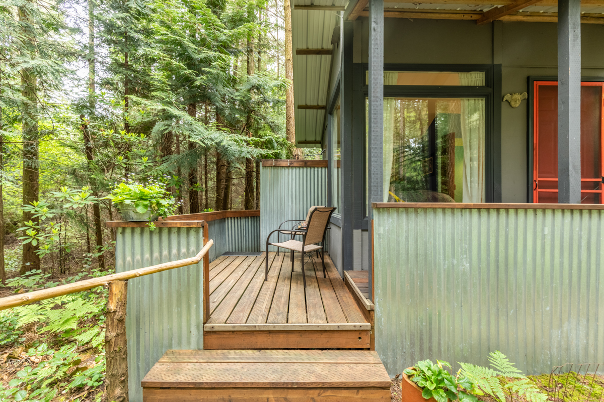 Zoe's Little Cabin in the Forest, Private, Warm Tiny houses for Rent