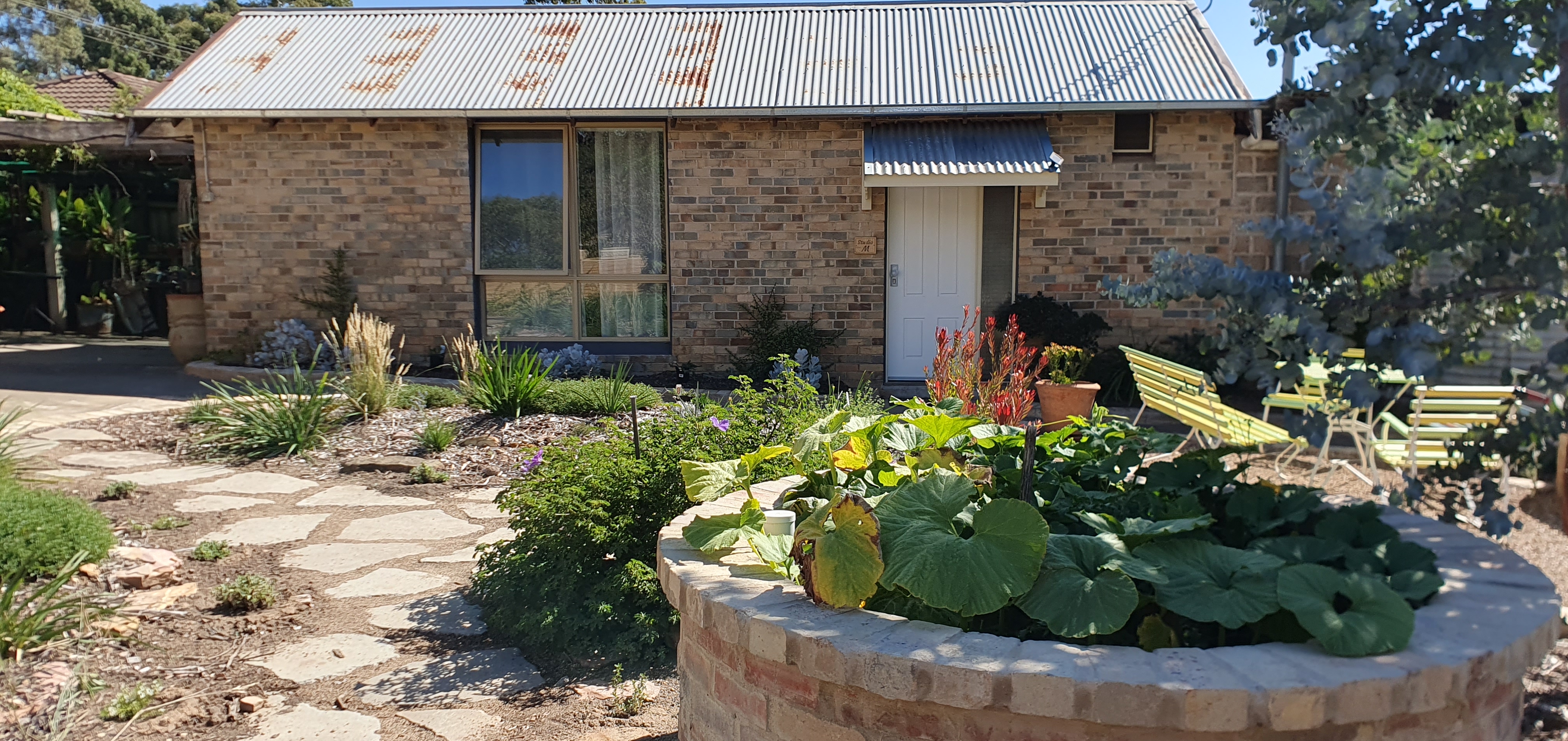 Bright and comfy studio in central Castlemaine