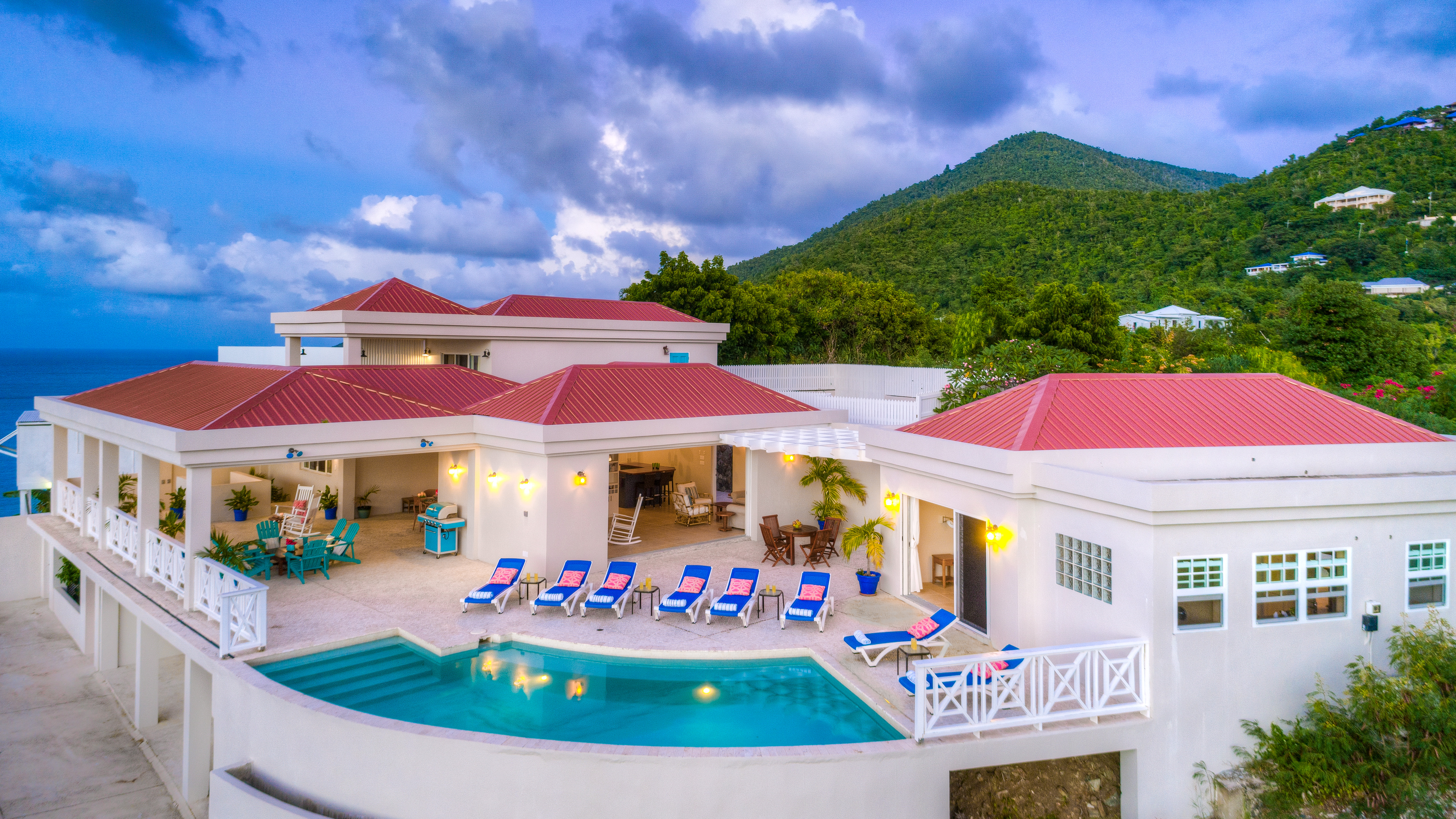 Gorgeous 4 bed villa with pool and amazing views