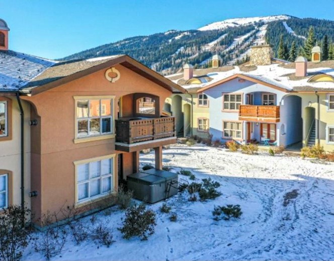 Fantastic location; 2 bdrm w/ private hot tub