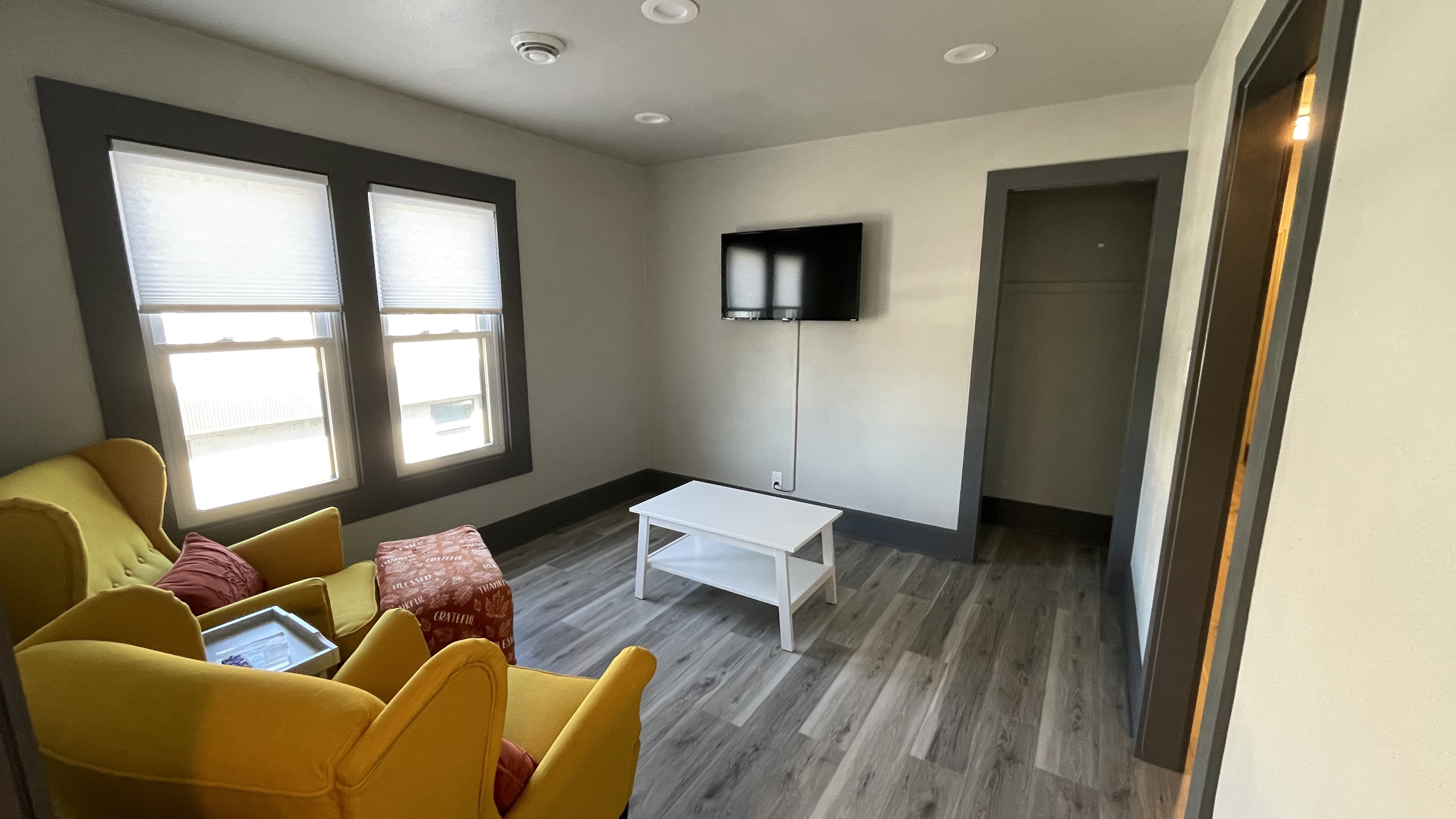 Adorable two bedroom suite, minutes from downtown.