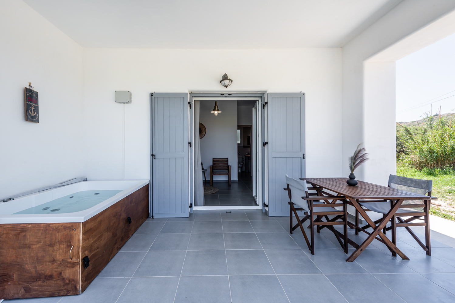 Old Milos Swell Suites II (with outdoor spa bath)