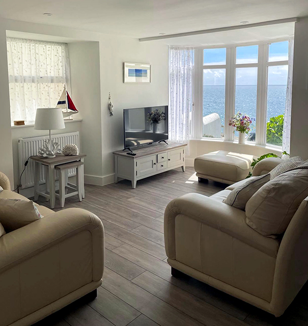 Stunning sea view 2 bed apartment at Porthleven