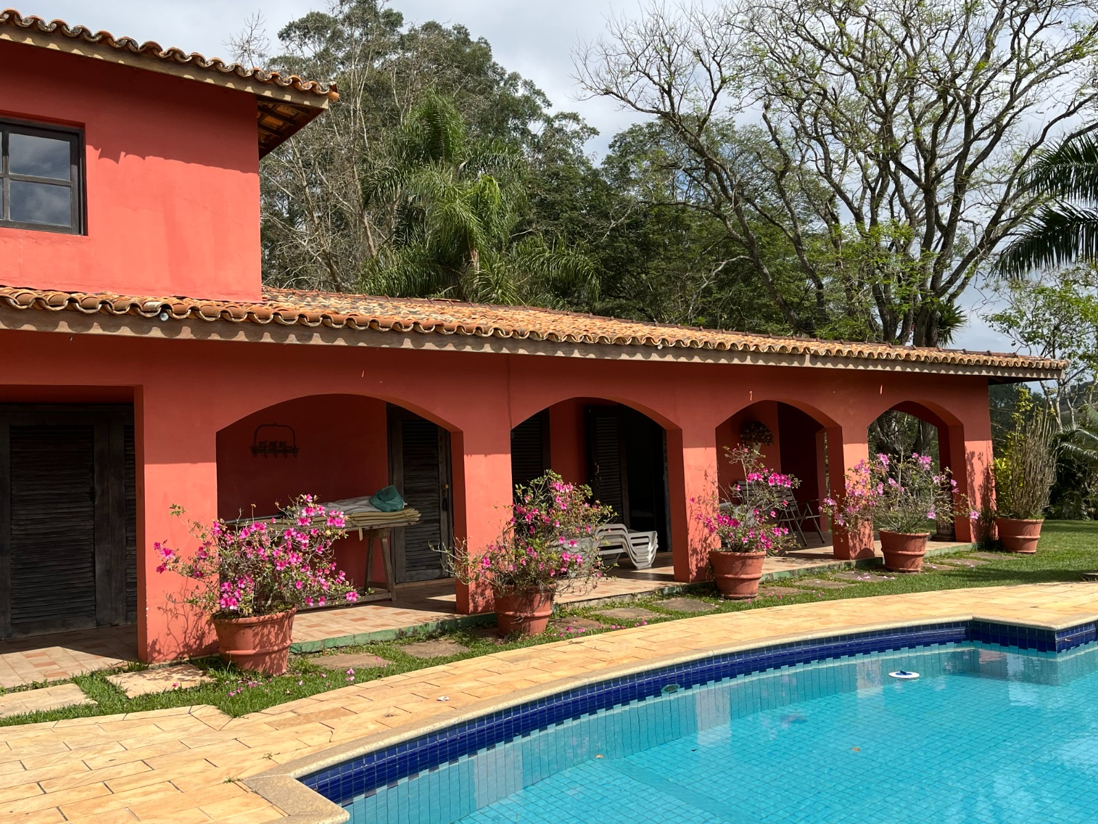 Beautiful House with Pool and View Dam at 40 min SP