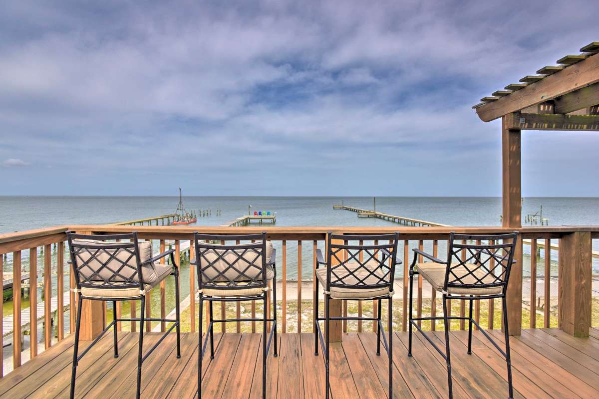 Private Fishing Pier on Copano Bay Houses for Rent in Rockport, Texas