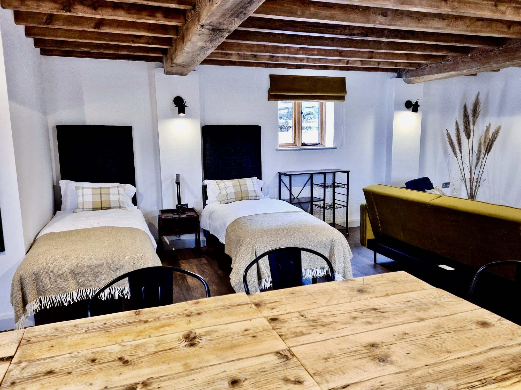 Modern & Stylish Converted Barn Studio Apartment Barns for Rent in