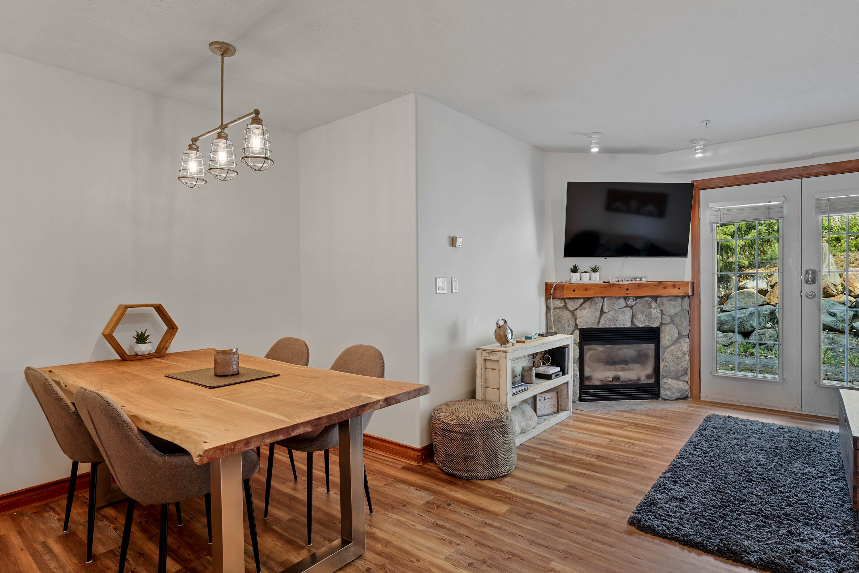 Cozy condo close to everything!