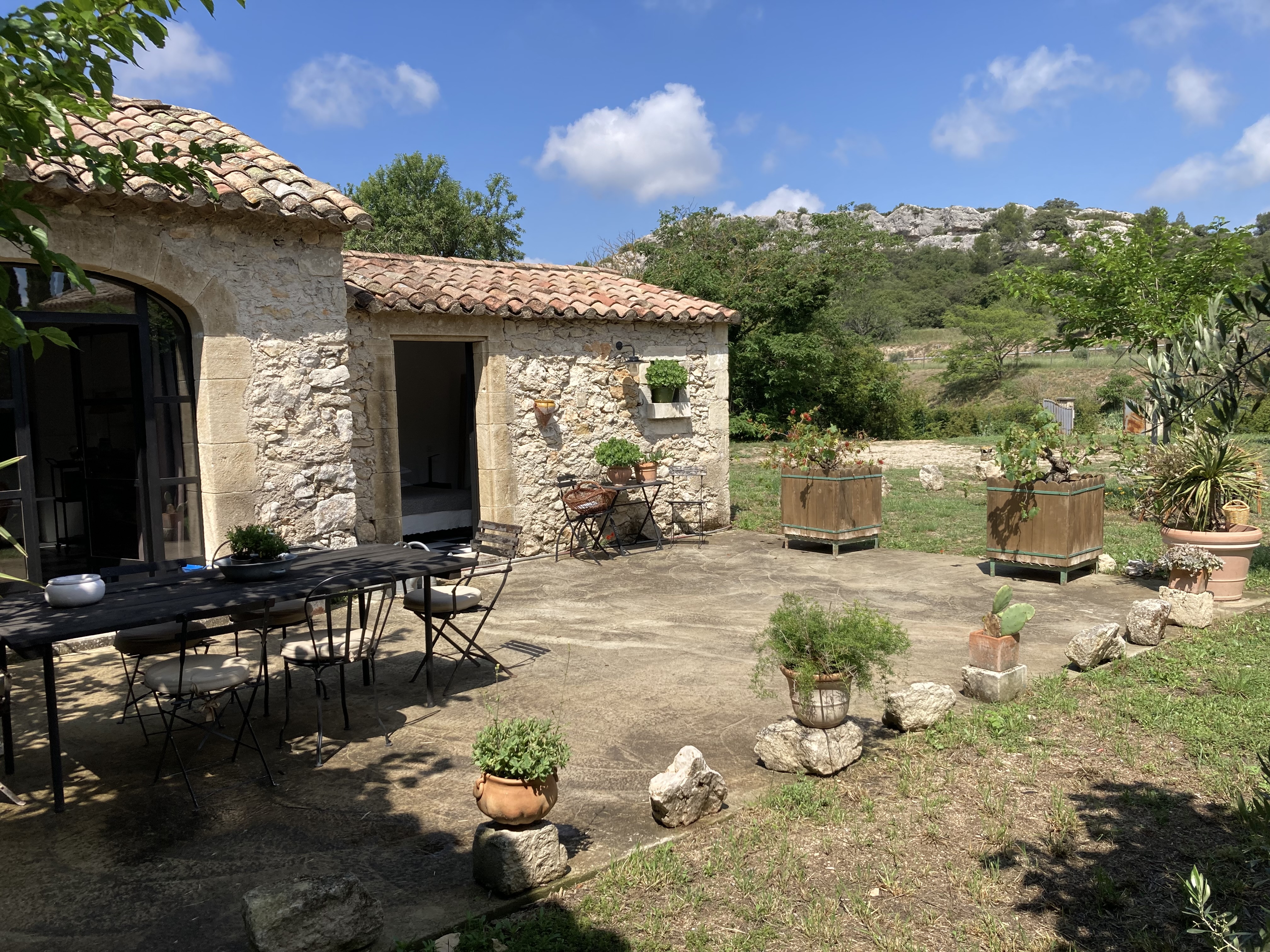 Mazet dans petit Hameau a Eygalieres
