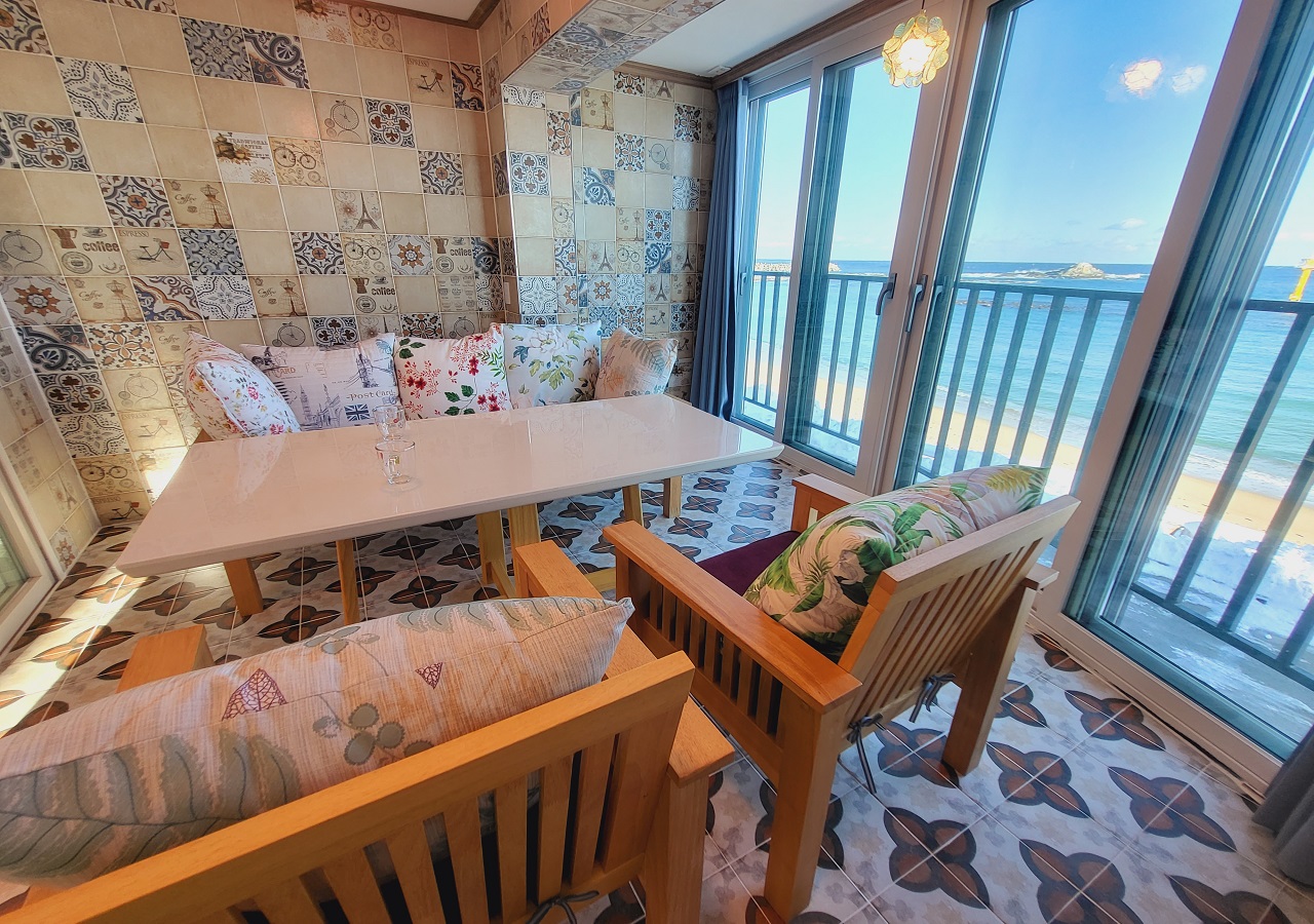 Seaside Pension-D. Ocean View Balcony Party Room (2nd floor)