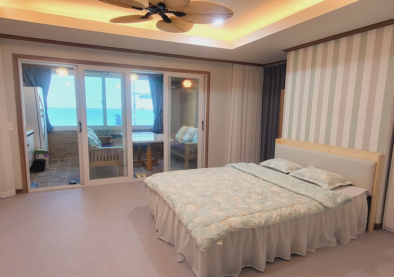 Seaside Pension-F. Ocean View Balcony Party Room (1st Floor)