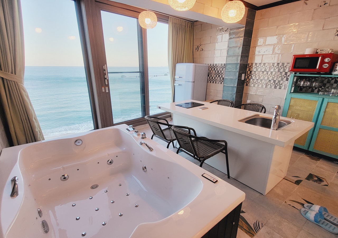 Seaside Pension-B. Ocean View Balcony Spa, Barbecue Room