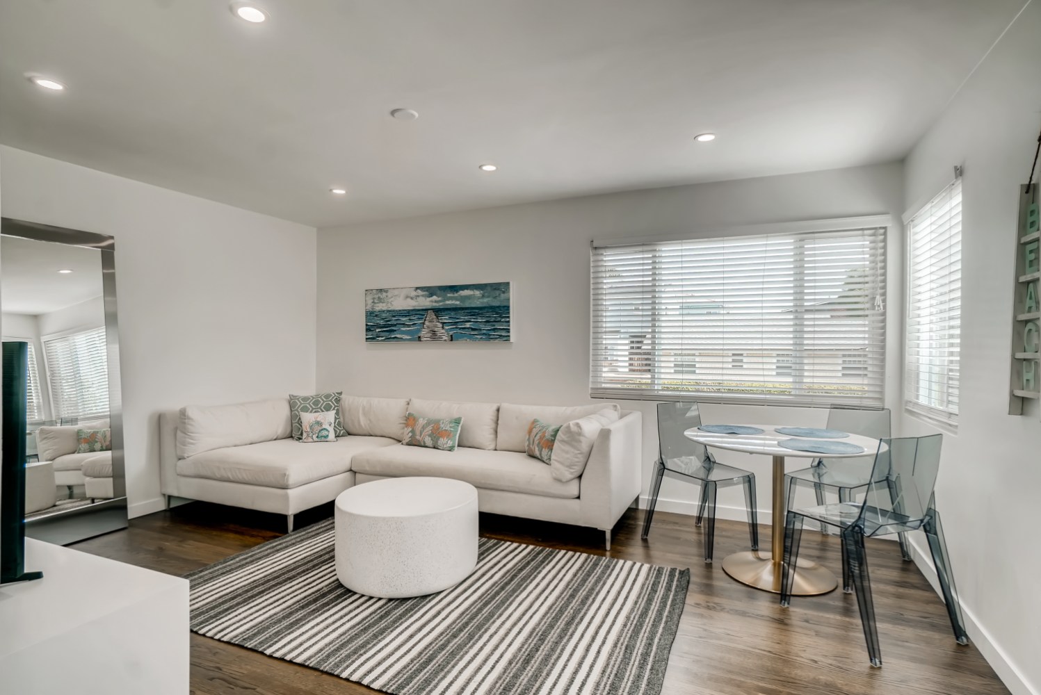New! Beachy Island Getaway, sleeps 4, Dog Friendly