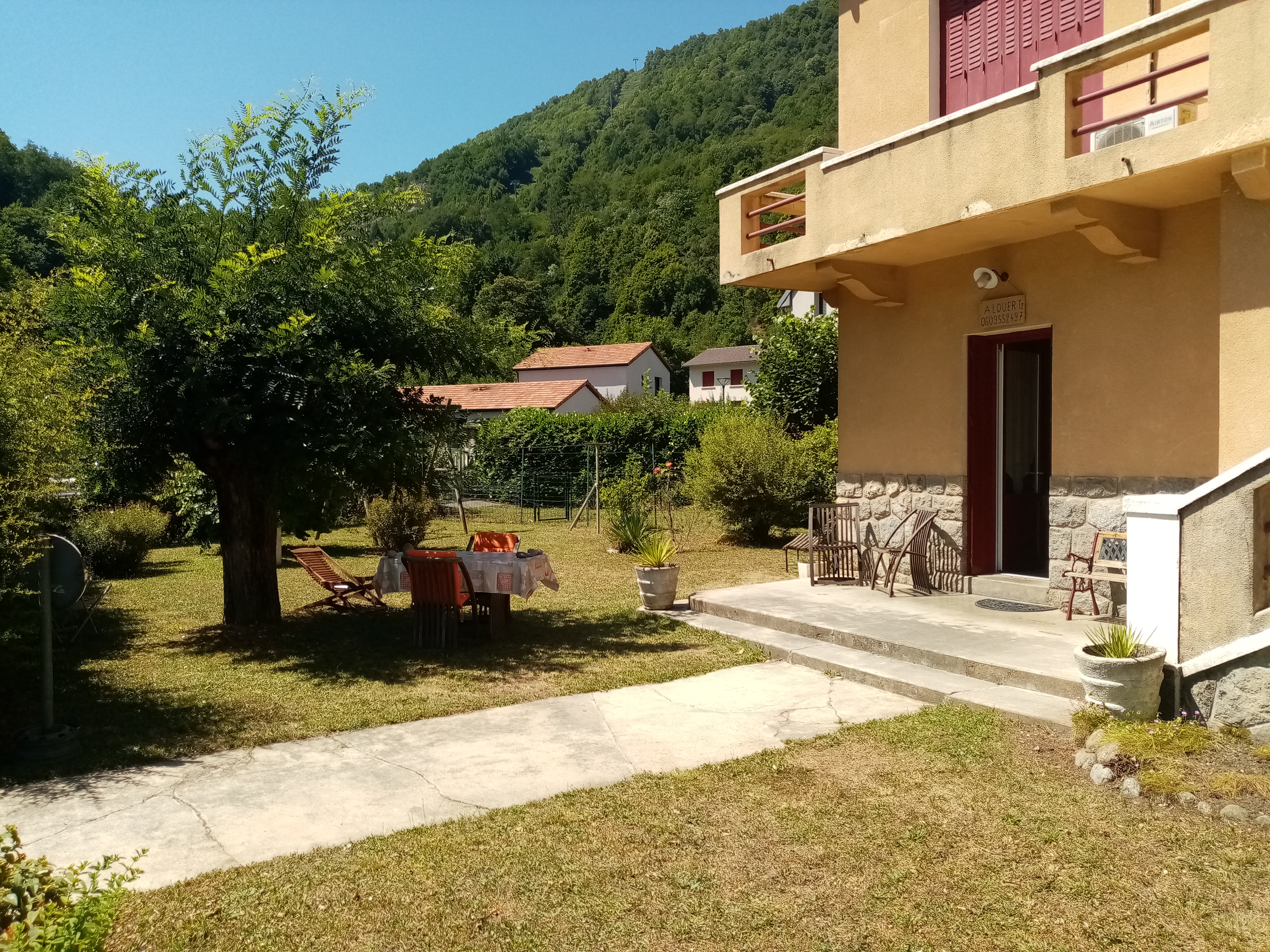 T2 with garden near city center Ax les Thermes