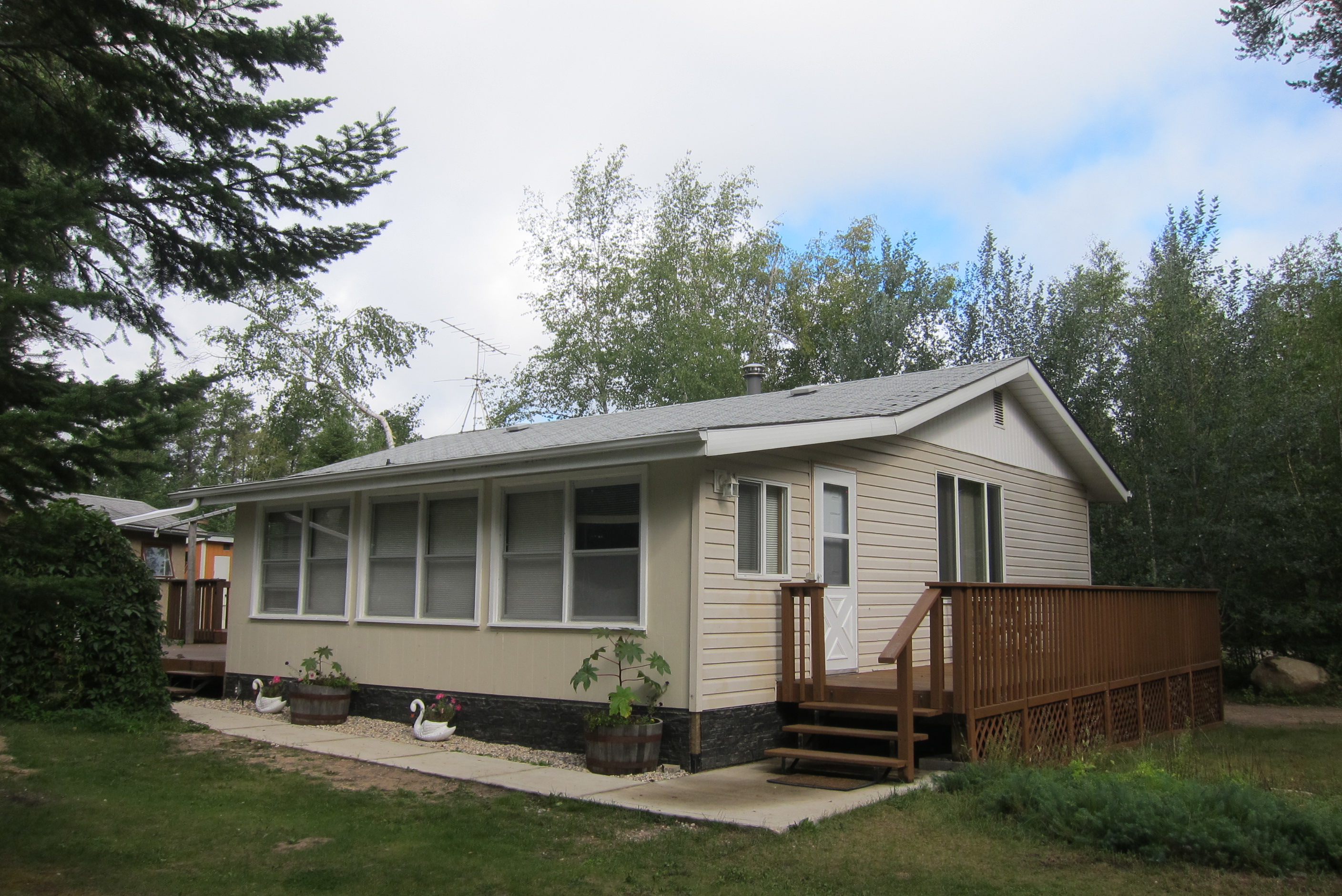 Year Round Cottage Retreat in Lester Beach Cottages for Rent in