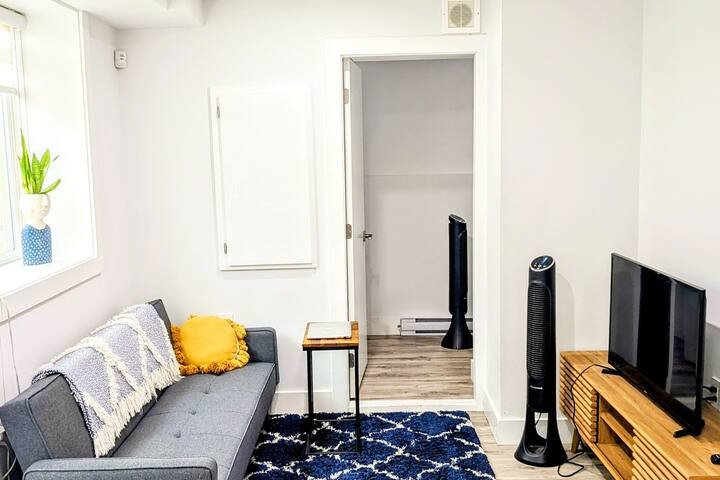 2 Bed Garden Apt- Free Parking- Central Location