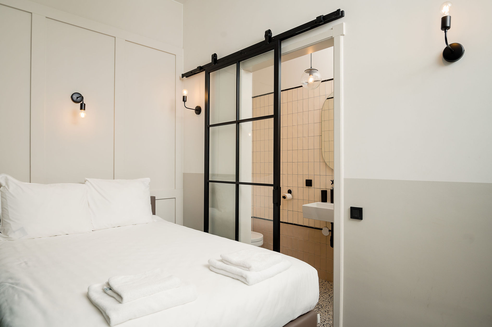 Mr.Lewis Rotterdam - Standard Double Room — Rotterdam stay