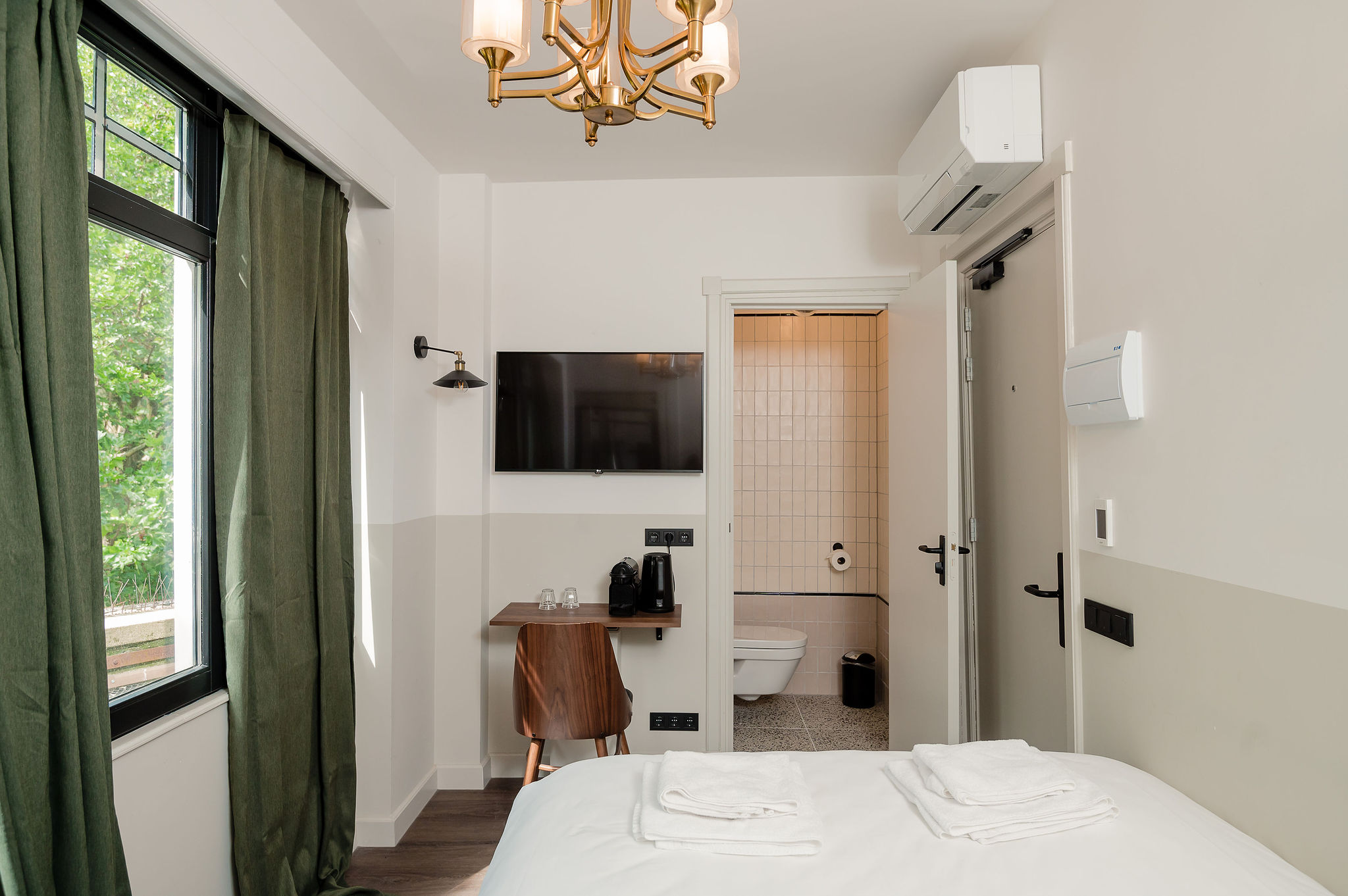 Mr.Lewis Rotterdam - Standard Double Room — Rotterdam stay