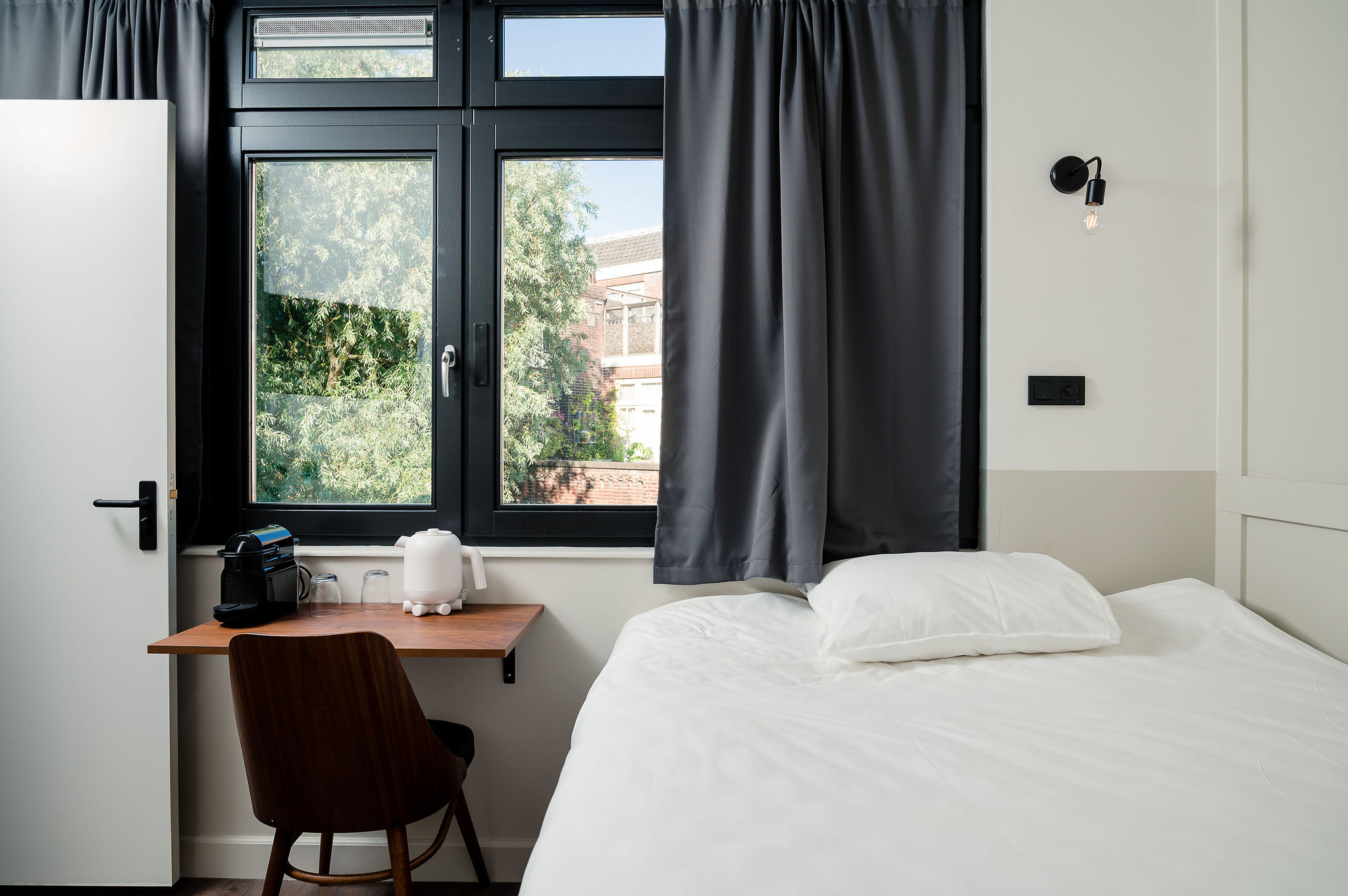 Mr.Lewis Rotterdam - Small Standard Double Room — Rotterdam stay