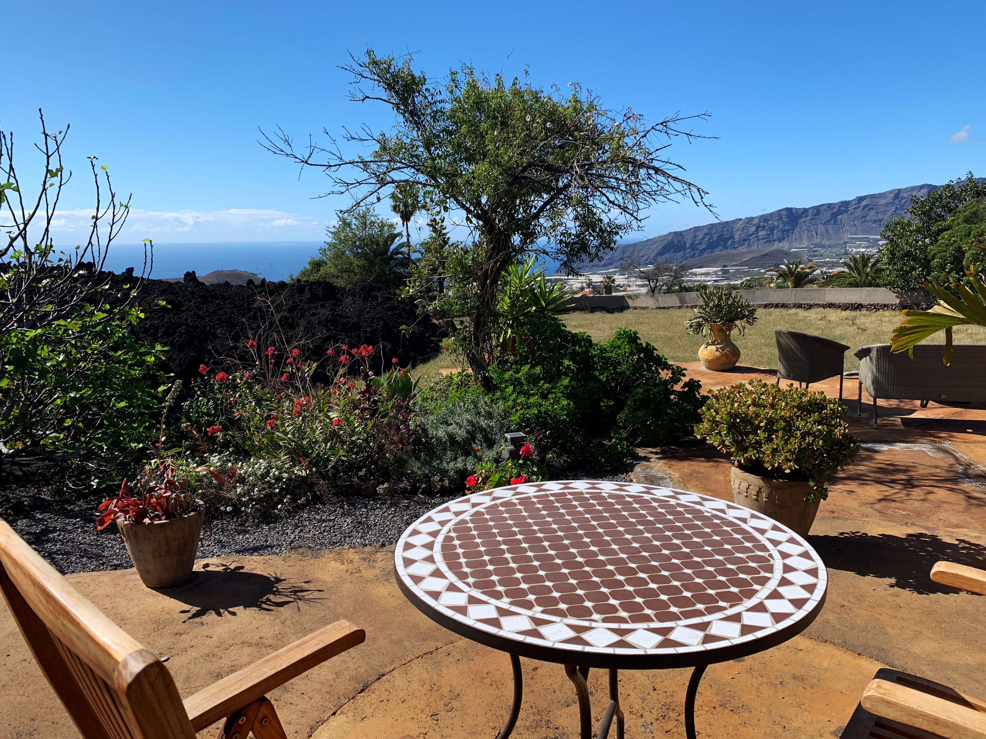 Casa Alegre - Natural stone house with artist flair
